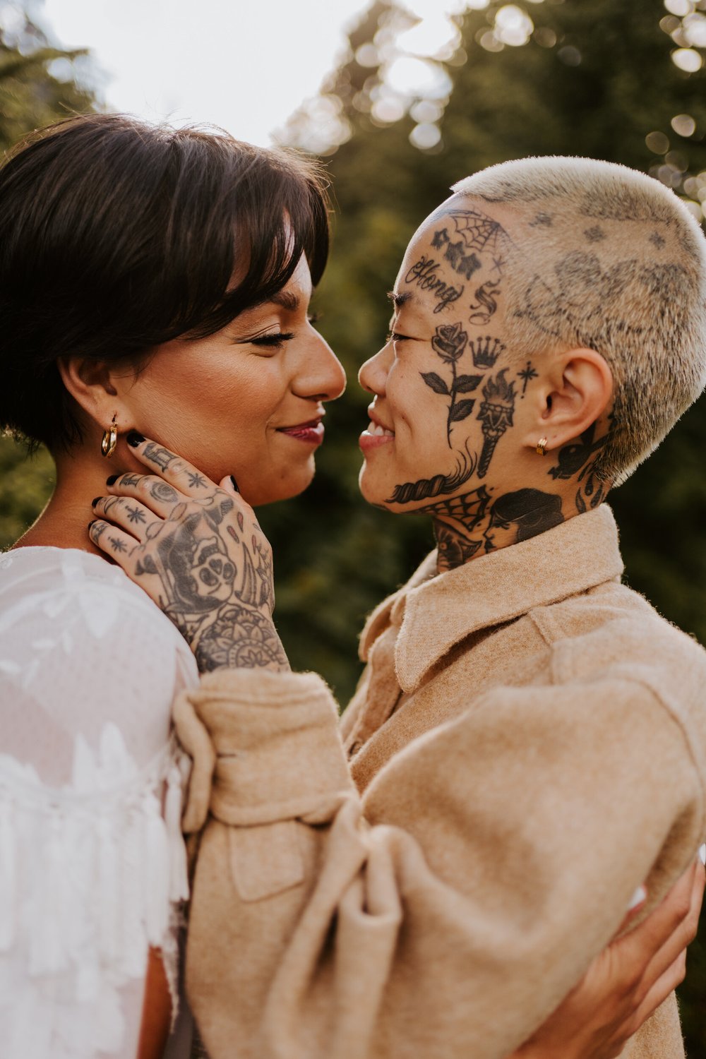 North Cascades National Park Elopement at Picture Lake, edgy Lesbian Couple with tattoos, Boho elopement, Photography by Tida Svy | www.tidasvy.com