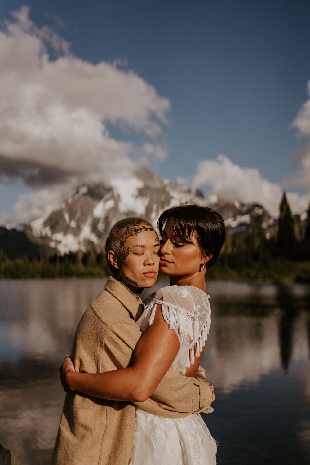 North Cascades National Park Elopement at Picture Lake, Pacific Northwest Elopement, Washington Elopement, Photography by Tida Svy | www.tidasvy.com