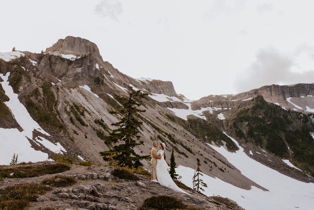 North Cascades National Park Elopement at Bagley Lakes, Mt.Baker Elopement, Artist Point Elopement, Pacific Northwest Elopement, Lesbian Couple, Photography by Tida Svy | www.tidasvy.com