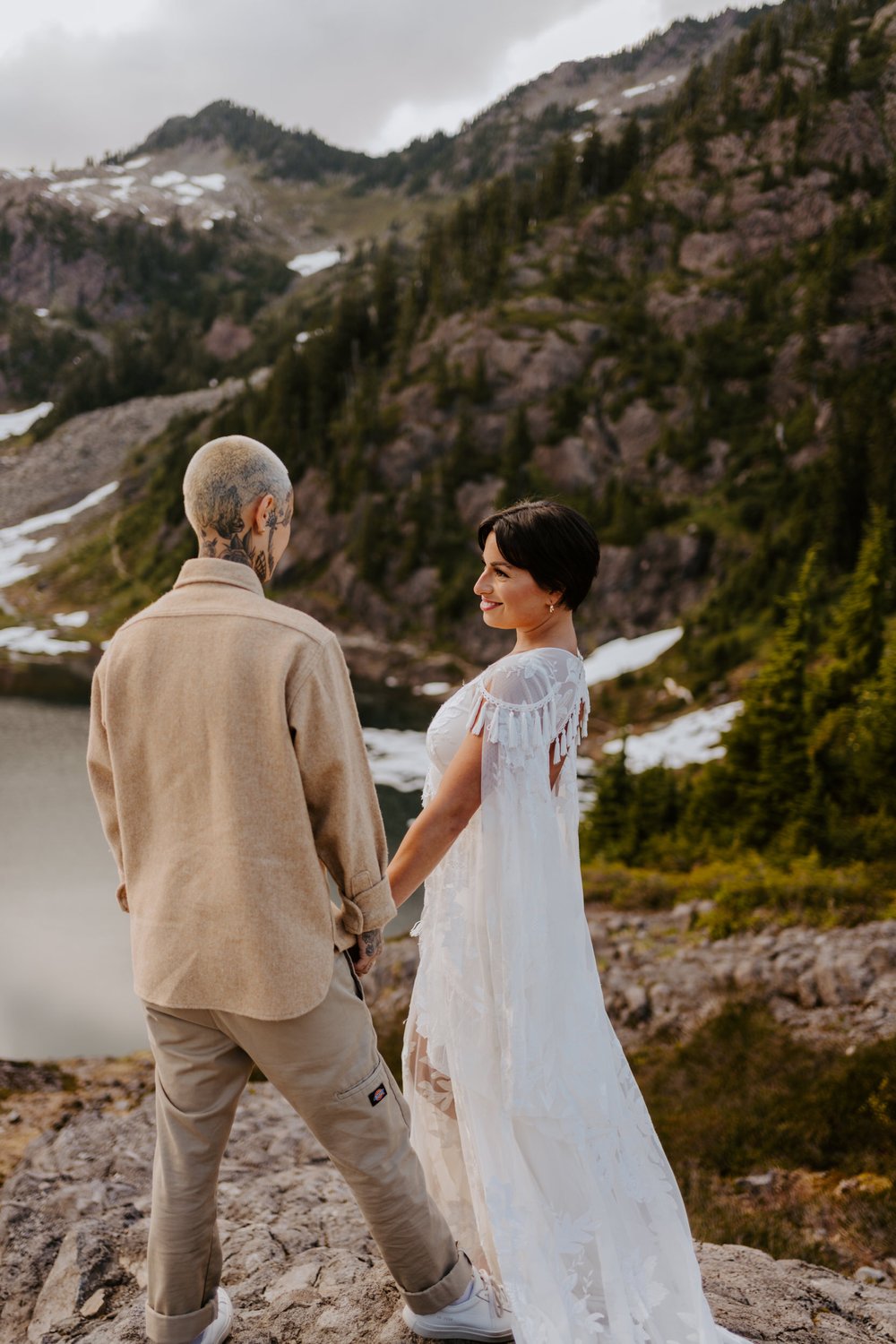 North Cascades National Park Elopement at Bagley Lakes, Mt.Baker Elopement, Artist Point Elopement, Pacific Northwest Elopement, Lesbian Couple, Photography by Tida Svy | www.tidasvy.com