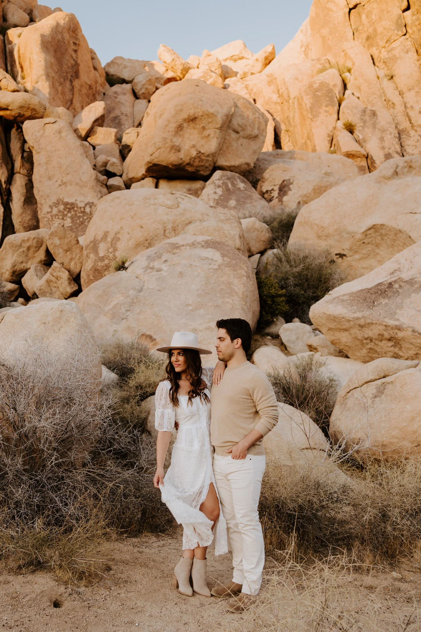 Joshua Tree Engagement Session | Joshua Tree National Park Couples Photos | Joshua Tree  Photographer | Romantic Couples Photos | Golden Hour Desert Photos | Jumbo Rocks