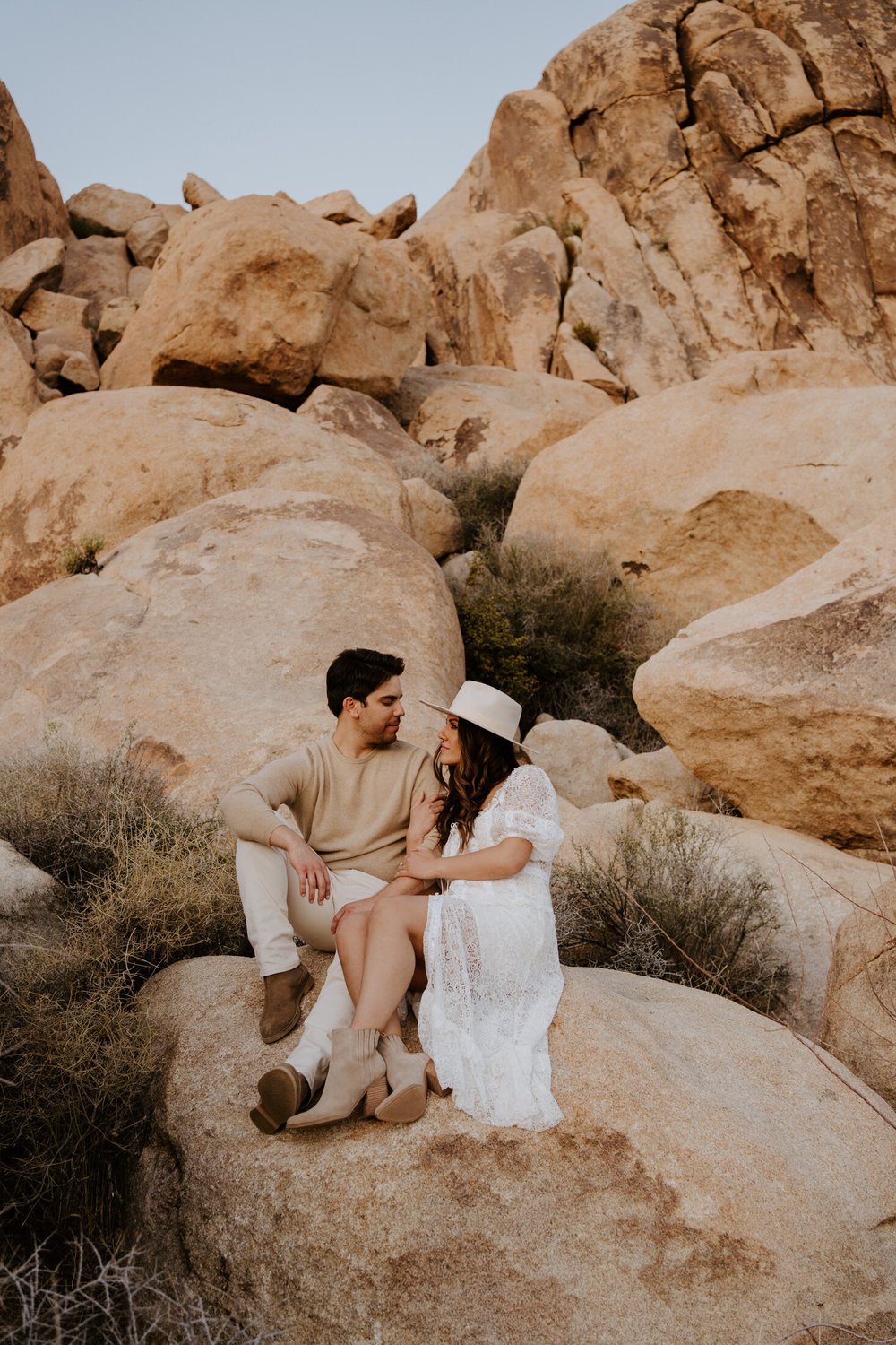 Joshua Tree Engagement Session | Joshua Tree National Park Couples Photos | Joshua Tree  Photographer | Romantic Couples Photos | Golden Hour Desert Photos | Jumbo Rocks