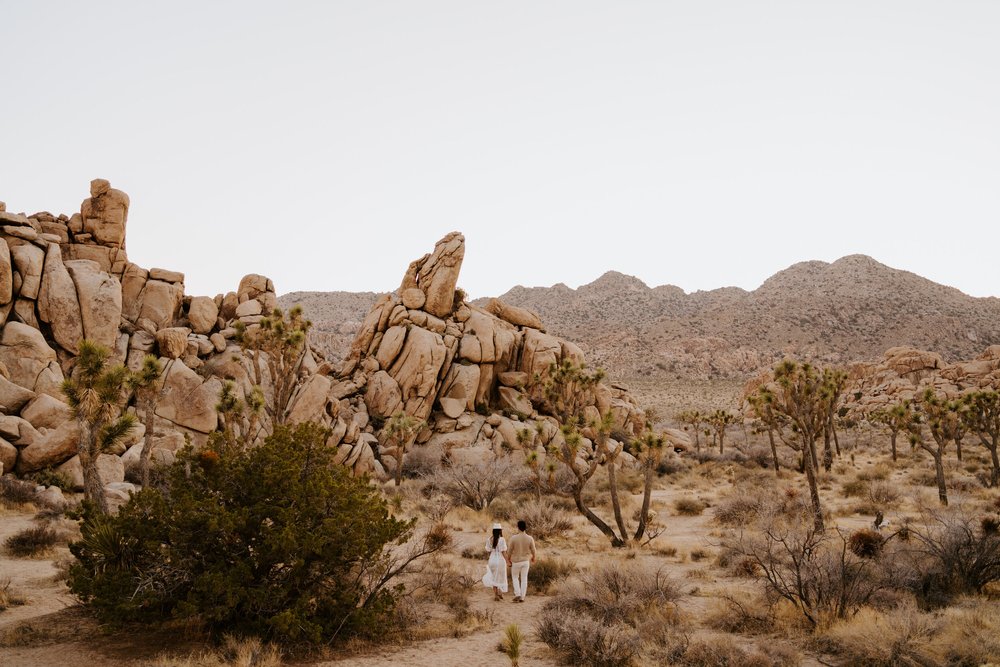 Joshua Tree Engagement Session | Joshua Tree National Park Couples Photos | Joshua Tree  Photographer | Romantic Couples Photos | Golden Hour Desert Photos | Hidden Valley