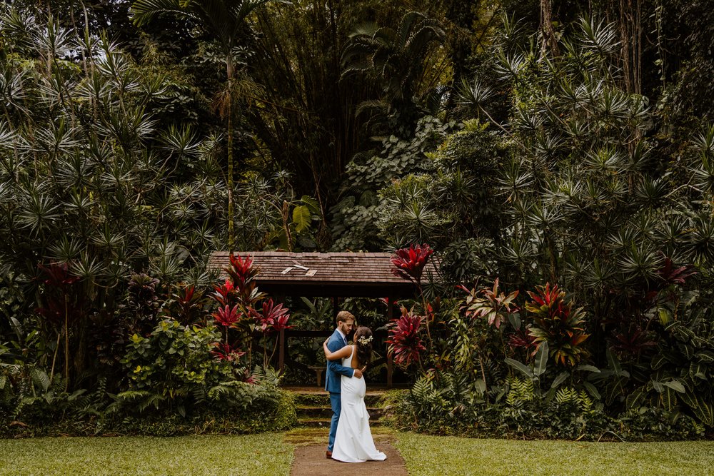 Haiku gardens elopement | Oahu Elopement Photographer | Hawaii Elopement Photographer | Oahu Wedding Photographer