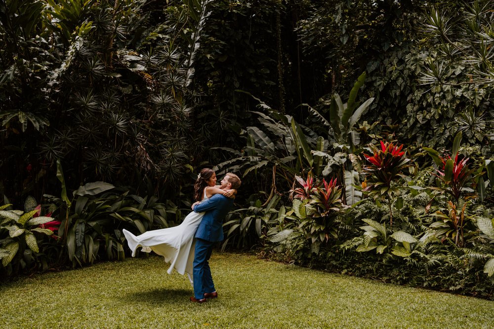 Haiku gardens elopement | Oahu Elopement Photographer | Hawaii Elopement Photographer | Oahu Wedding Photographer