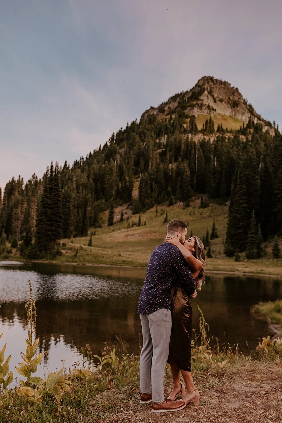 Tipsoo Lake Engagement Session | Mt. Rainer Engagement Session | Romantic Sunrise Couples Photos | Washington Engagement Session Locations | Tida Svy Photography