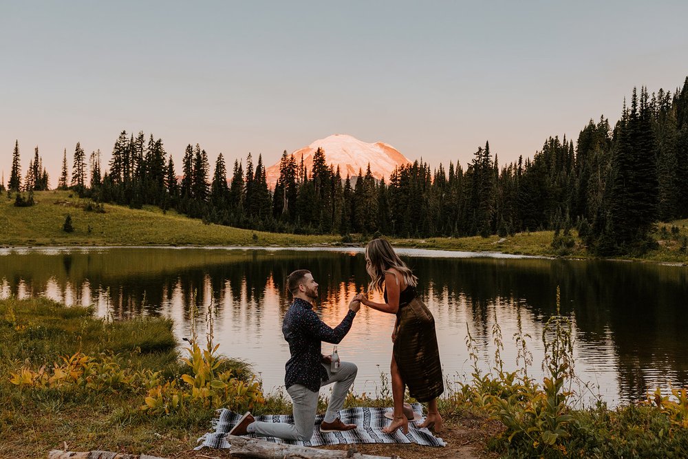Tipsoo Lake Engagement Session | Mt. Rainer Engagement Session | Romantic Sunrise Couples Photos | Washington Engagement Session Locations | Tida Svy Photography