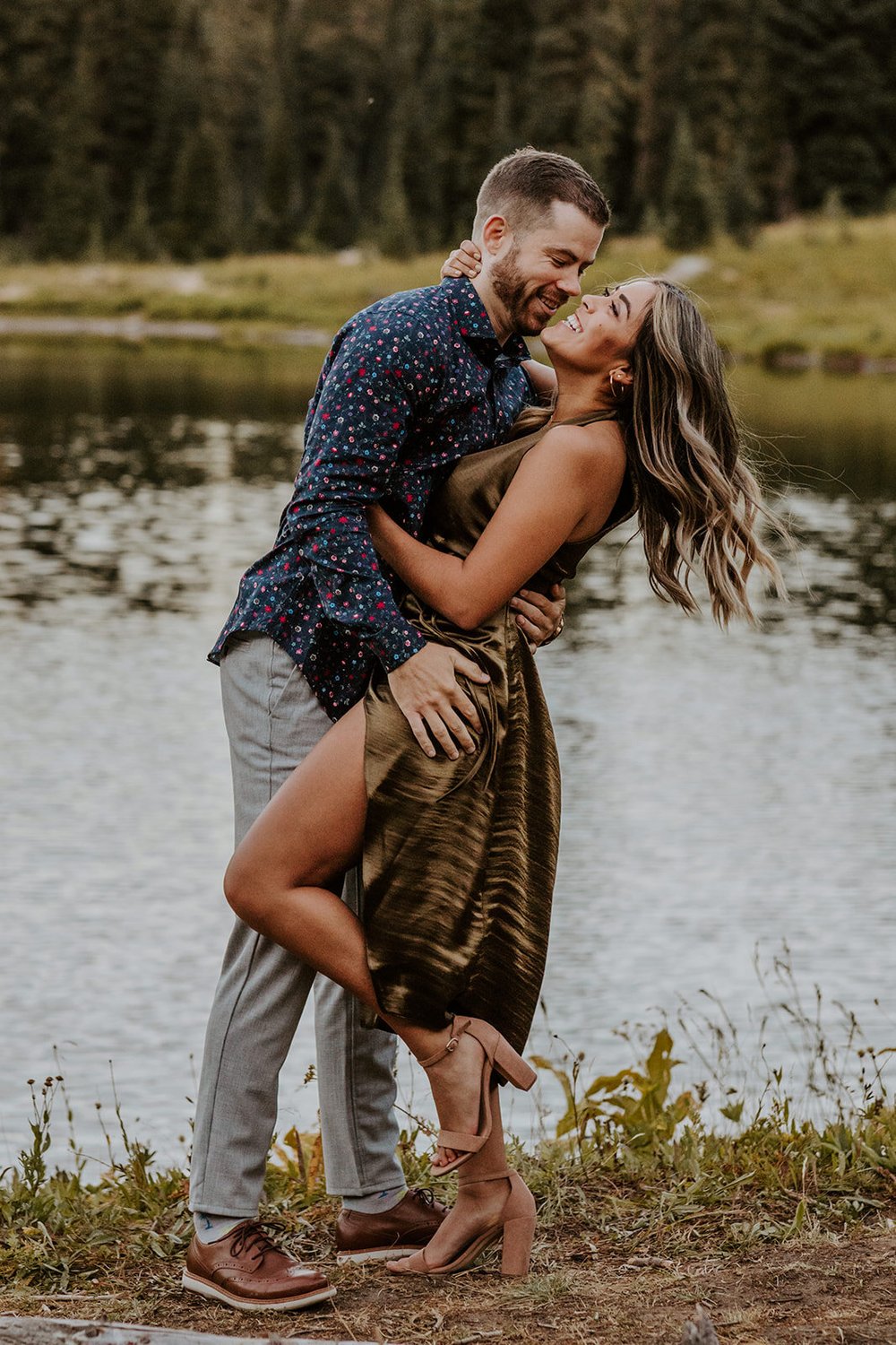 Tipsoo Lake Engagement Session | Mt. Rainer Engagement Session | Romantic Sunrise Couples Photos | Washington Engagement Session Locations | Tida Svy Photography