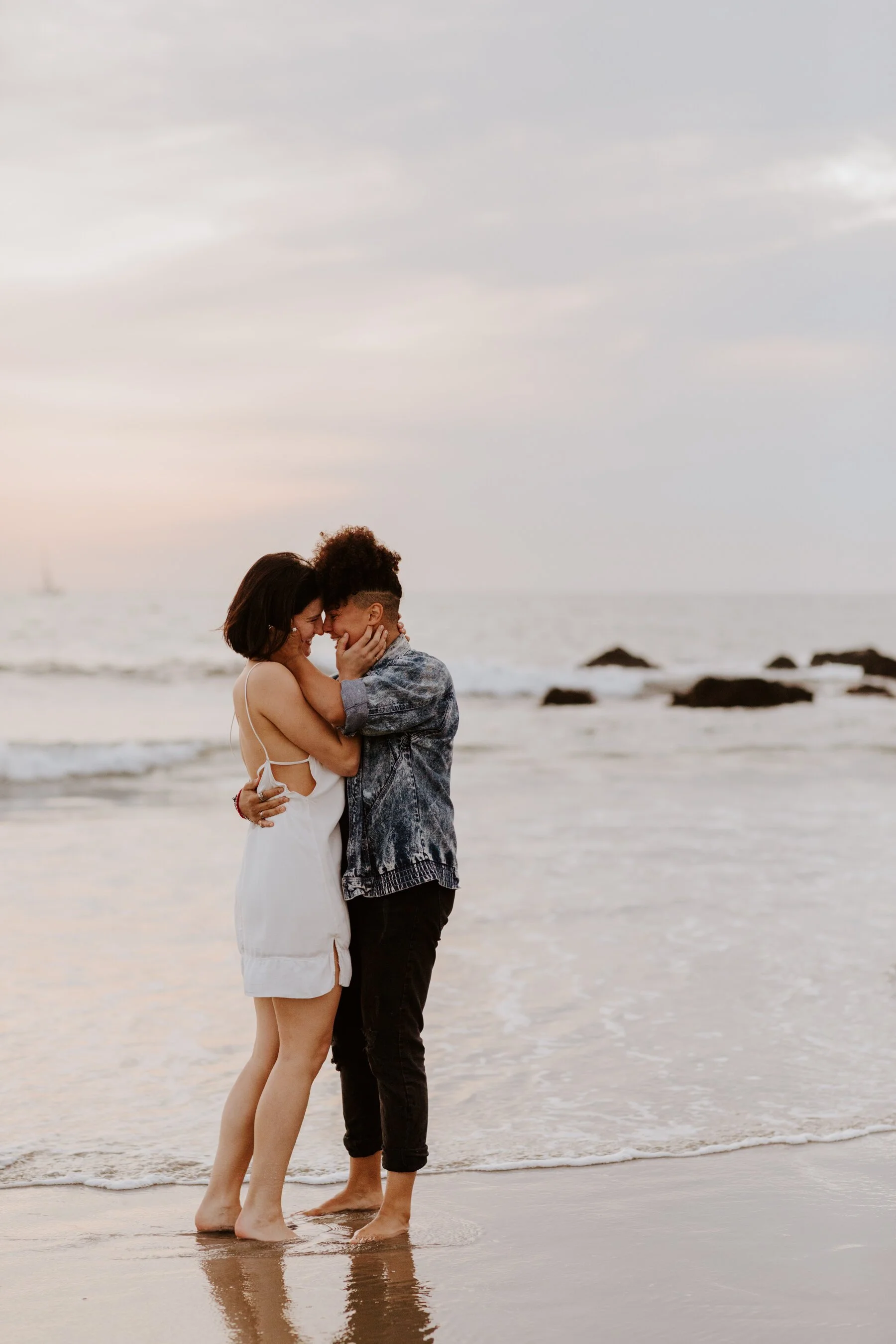 venice-beach-engagement-session-lesbian-couple-tida-svy-40.jpg