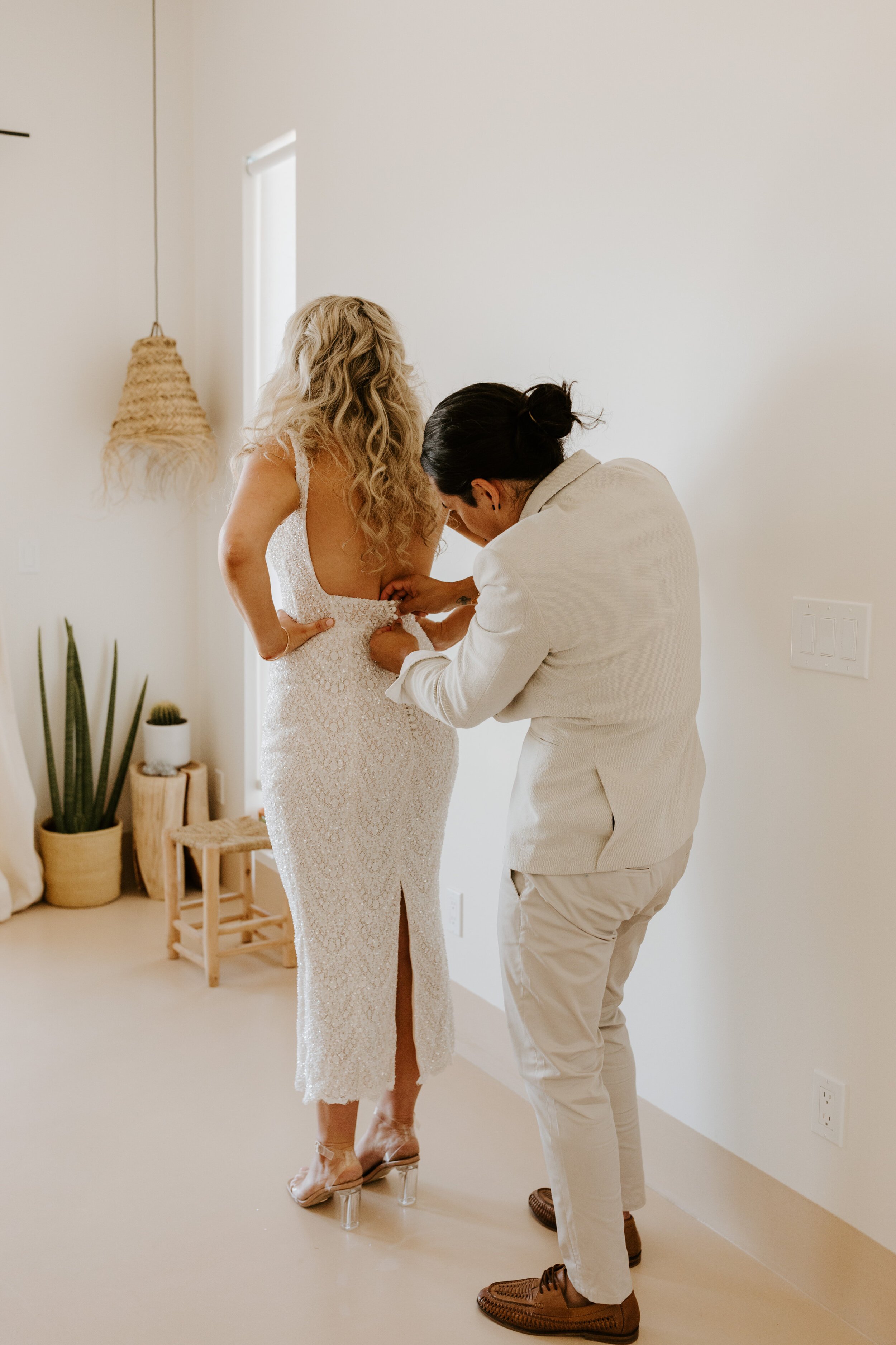 Bride and groom getting ready together | Joshua Tree Elopement | Tida Svy | www.tidasvy.com