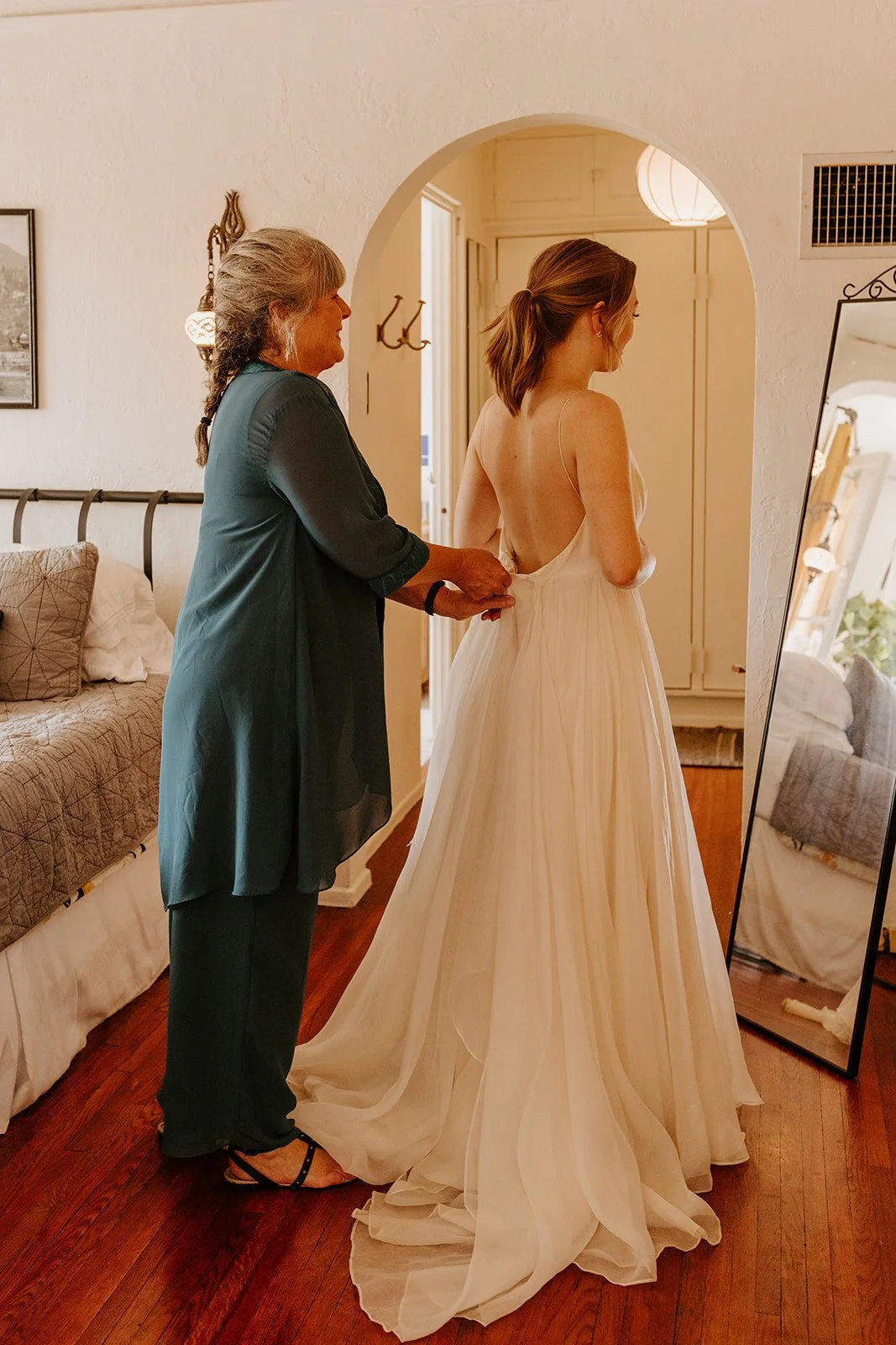 Bride putting dress on, Los Angeles airbnb wedding, zoom wedding, virtual wedding, covid wedding, Los Angeles elopement, Los Angeles Wedding Photographer, Photo by Tida Svy | www.tidasvy.com
