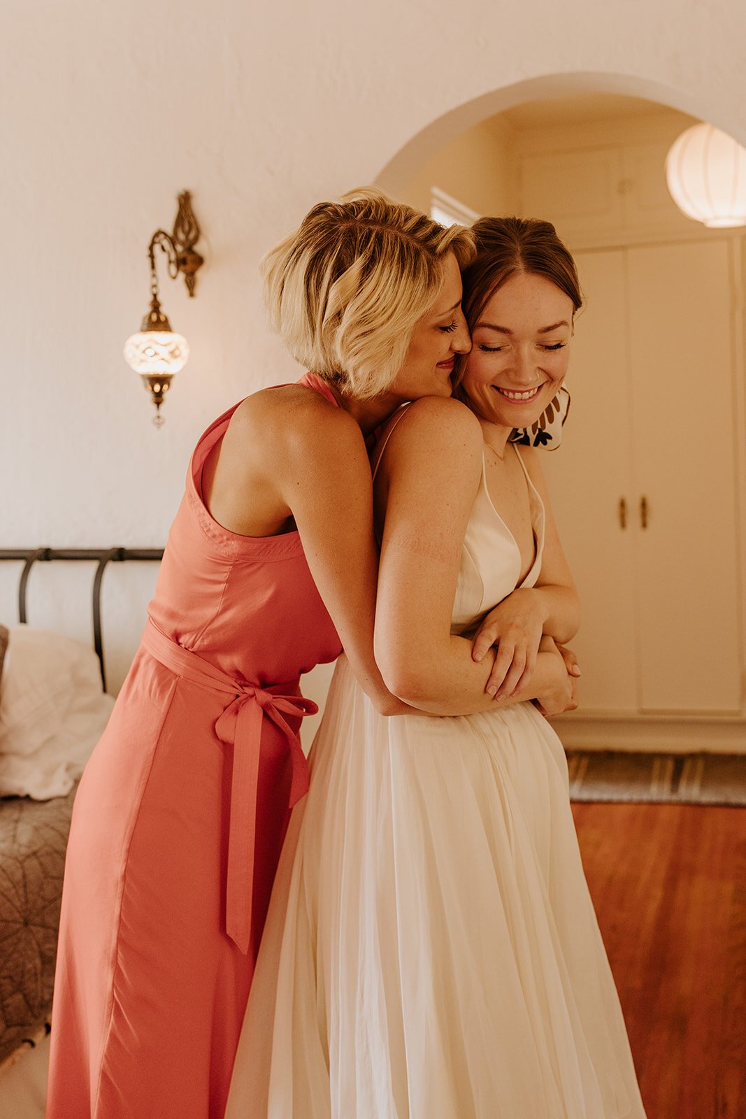 Sister and bride hug, Los Angeles airbnb wedding, zoom wedding, virtual wedding, covid wedding, Los Angeles elopement, Los Angeles Wedding Photographer, Photo by Tida Svy | www.tidasvy.com