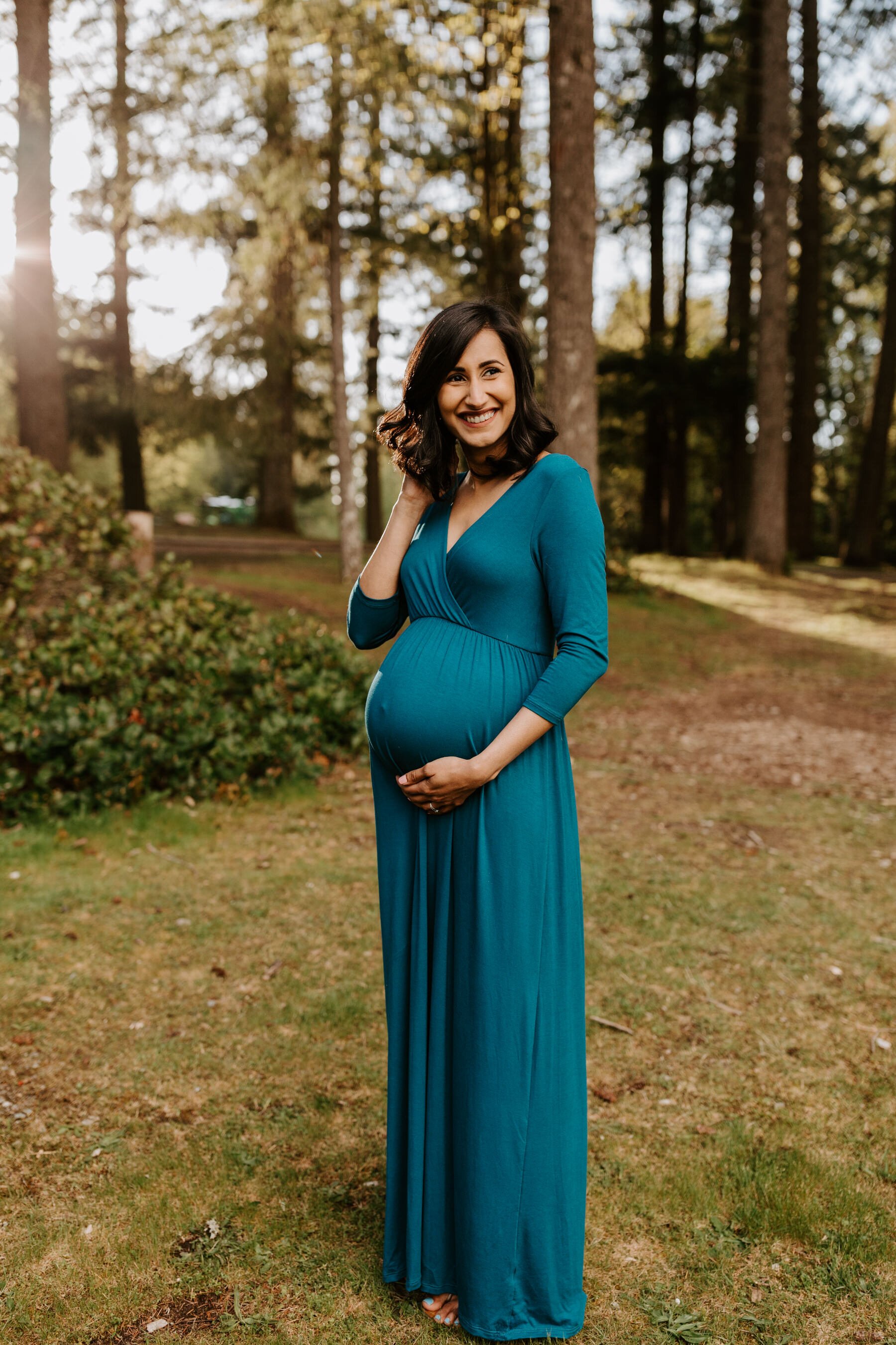 Pregnant maternity photo blue teal dress | Seattle Maternity Photos | Outdoor forest golden hour maternity session at Lake Wilderness Park in Maple Valley, WA | Tida Svy | www.tidasvy.com