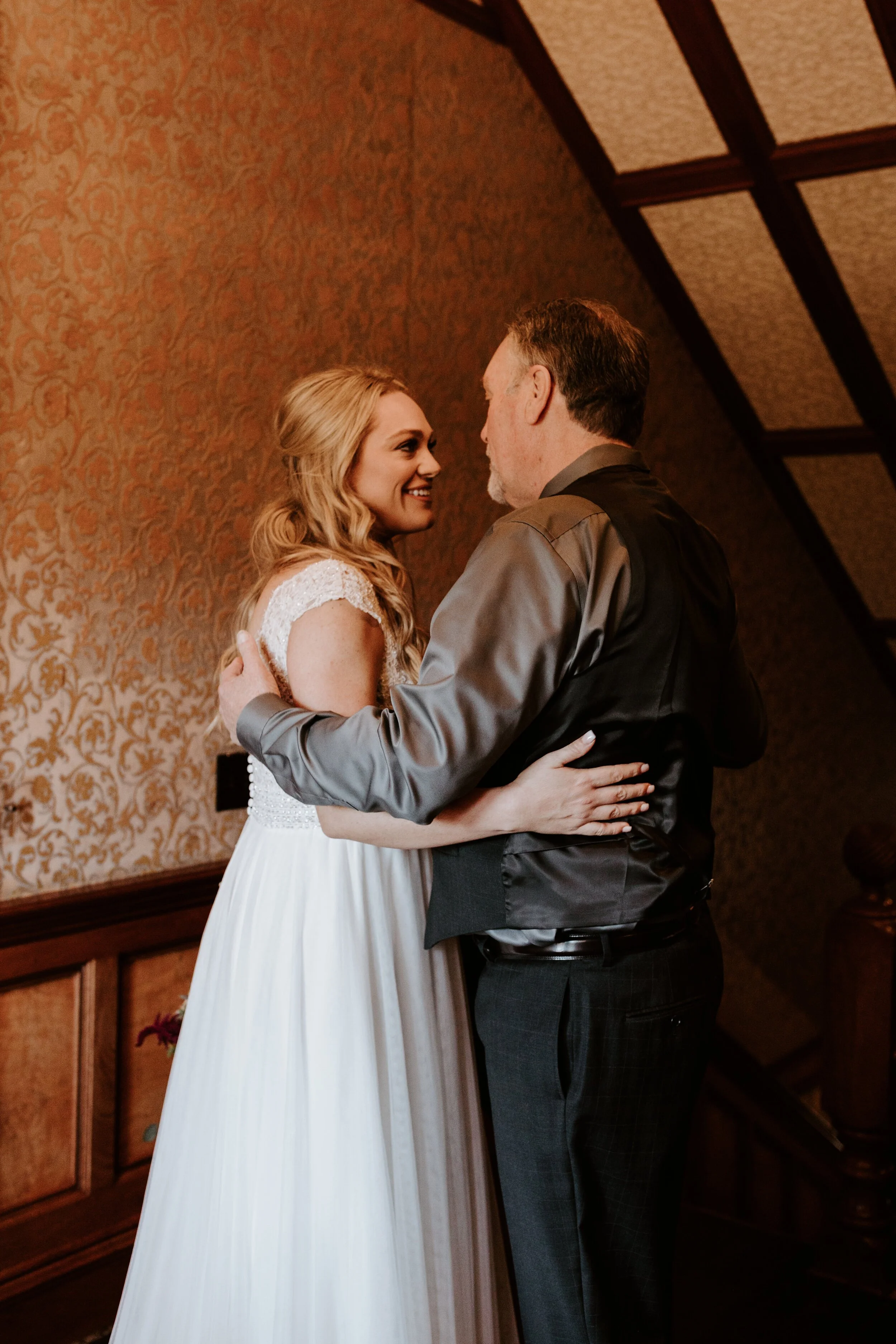 Newhall Mansion Wedding | Piru, CA | Southern California Wedding Photographer | Photo by Tida Svy | www.tidasvy.com