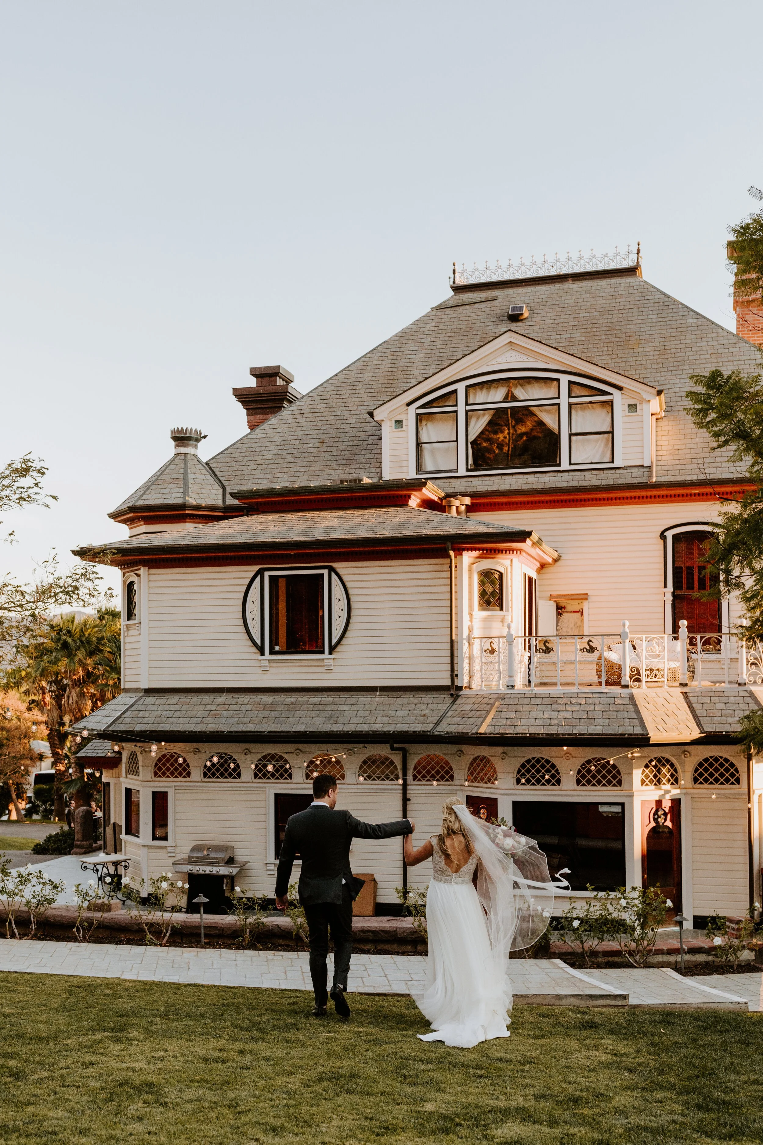 Newhall Mansion Wedding | Piru, CA | Southern California Wedding Photographer | Photo by Tida Svy | www.tidasvy.com