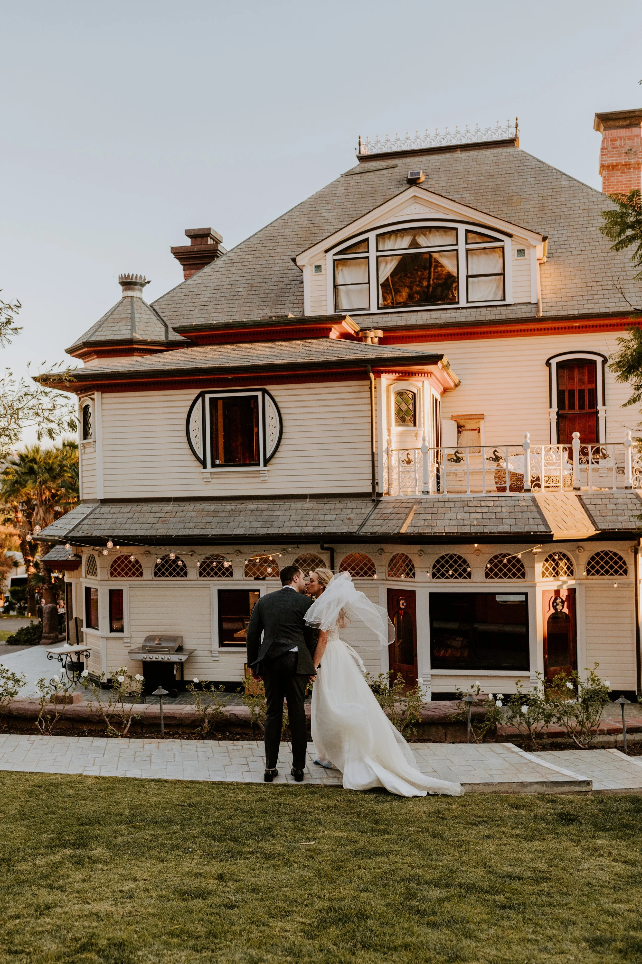 Newhall Mansion Wedding | Piru, CA | Southern California Wedding Photographer | Photo by Tida Svy | www.tidasvy.com