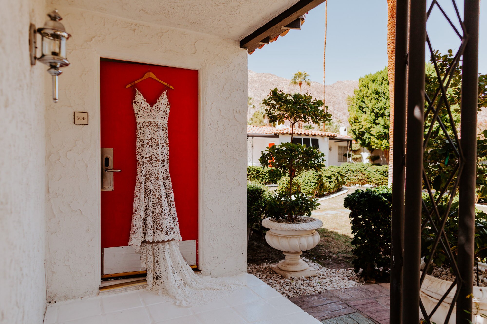 Palm Springs Wedding at the Avalon Hotel and Bugalows | Desert Fiesta Themed Wedding |Palm Springs Wedding Photographer | Tida Svy Photography | www.tidasvy.com