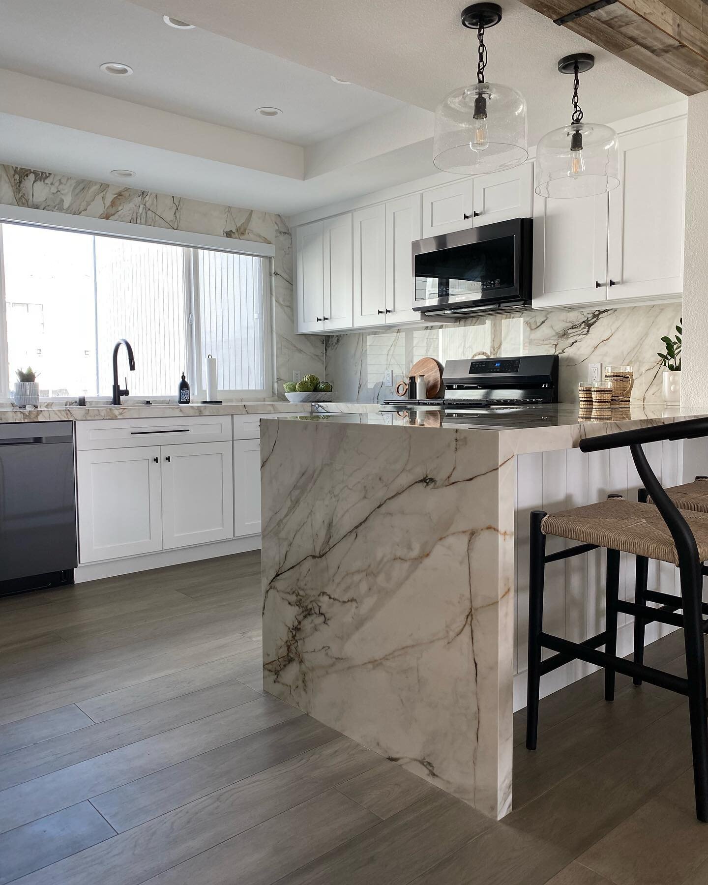 Opening up this kitchen. Swipe through -&gt; Don&rsquo;t hesitate to reach out for your next remodel! Thanks for lookin&rsquo;

#generalcontractor #remodel #kitchenremodel #builder
