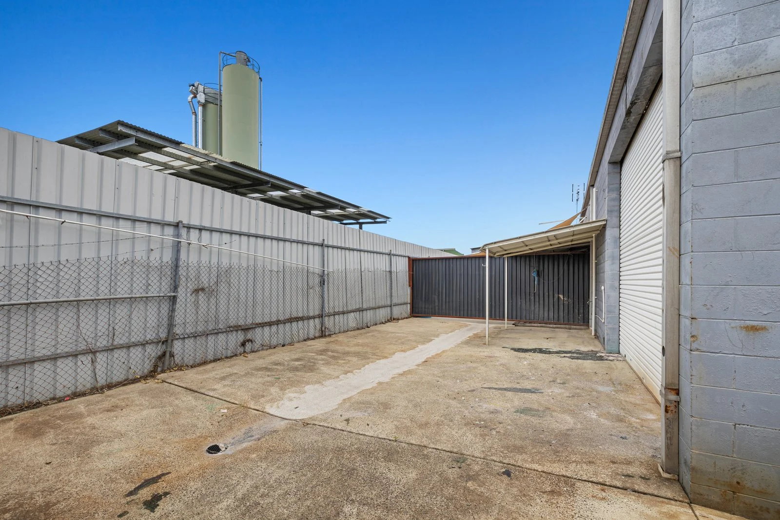 hardstand photoshoped.jpg