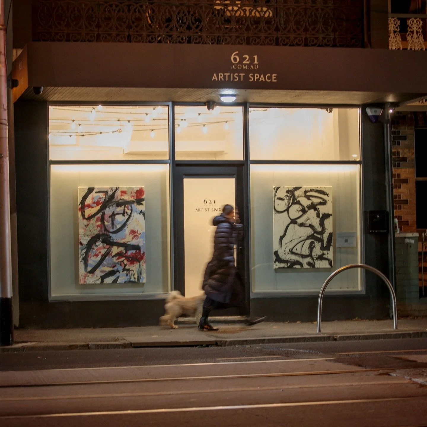 If there's a word that keeps coming up as people admire the work of Kerry Males, currently exhibiting in the window pods at 621 Artist Space, it's "energy"... and we certainly agree: You can just feel the energy in his work...and it's that 