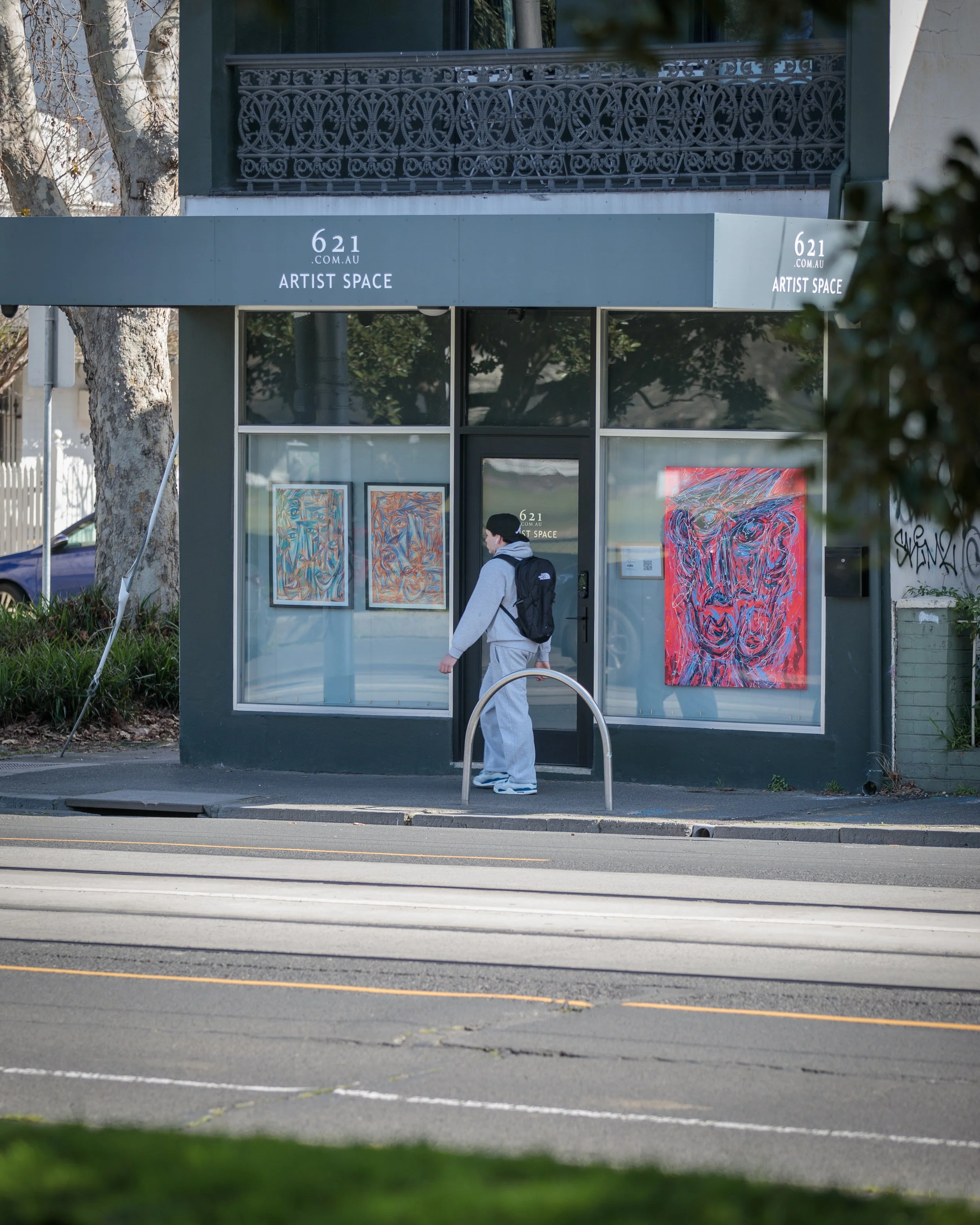Welcoming back Ryan Mitchell aka @blurr.au to the 621 Artist Space Window Pods.

Ryan Mitchell is a New Zealand-born, Melbourne-based artist working under the name BLURR. Through portraiture, abstraction and expressive mark-making, Ryan explores ment