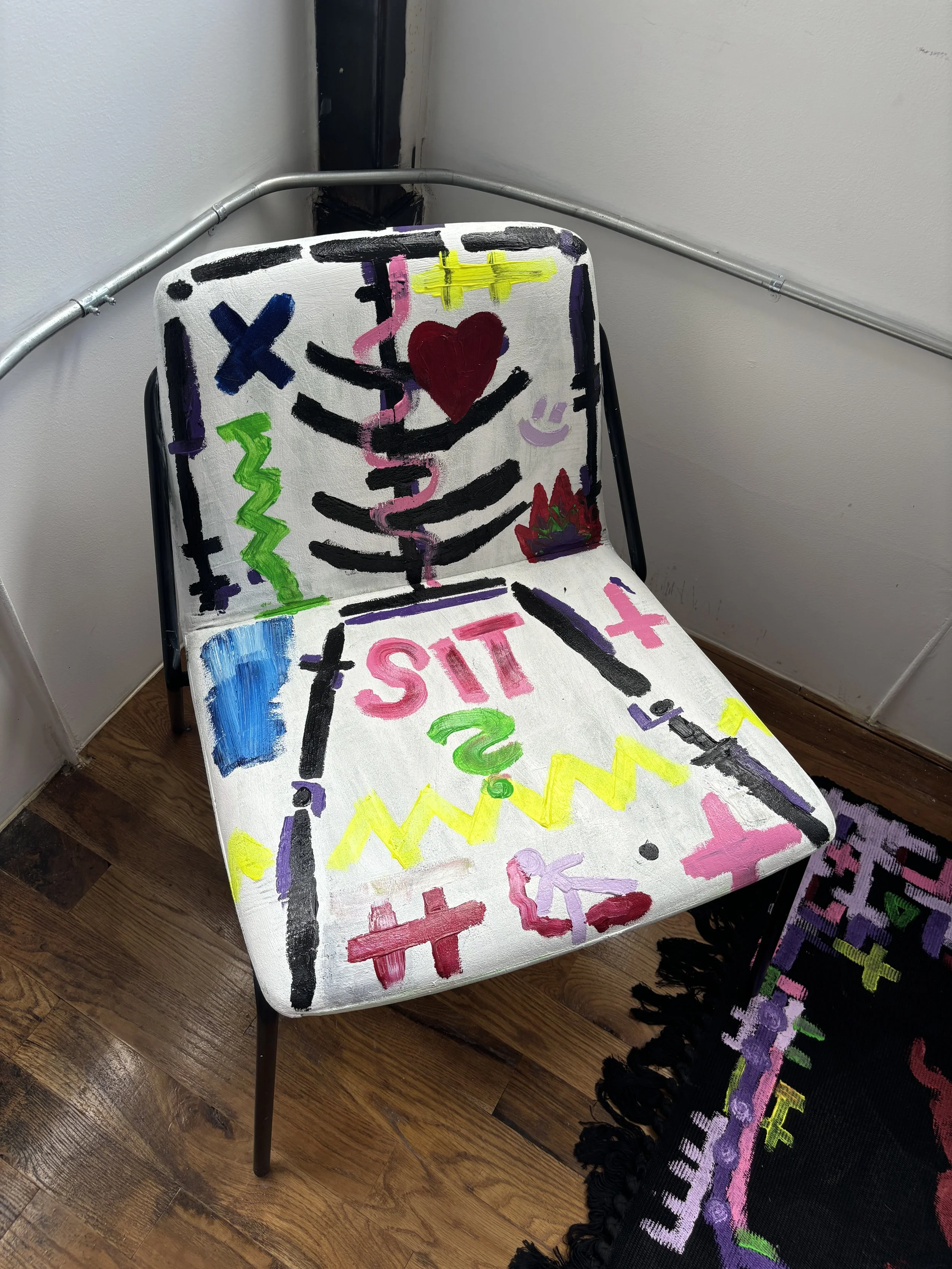 Sit? / 
72 cm x 60 cm x 55 cm /
Mixed media / 
2024 /
Front 