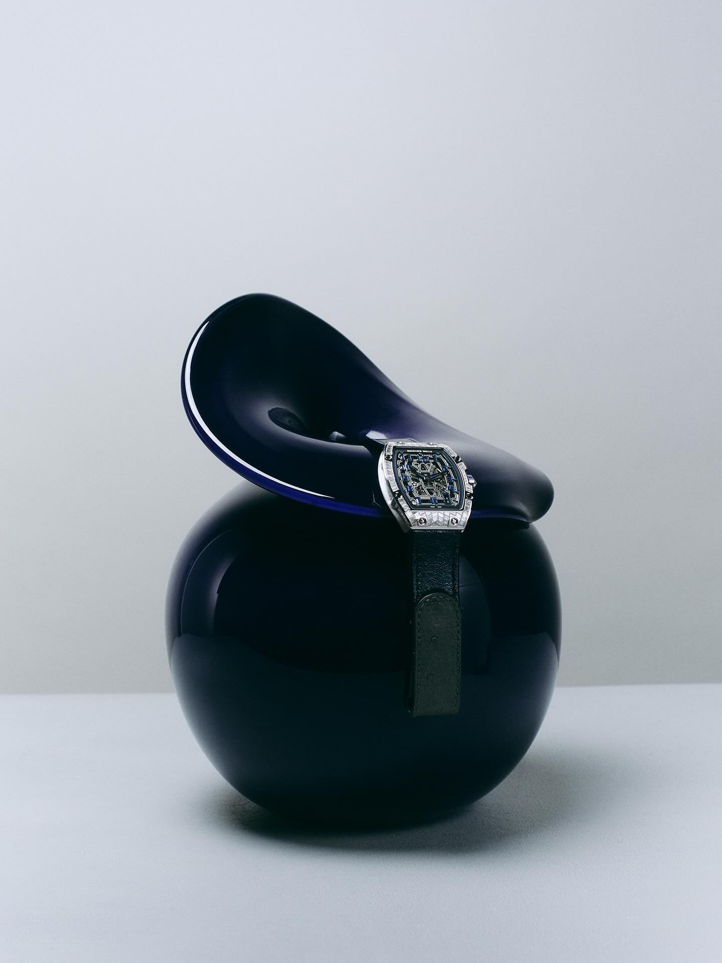 Object 04, Liquid Landscapes collection, with a @richardmille watch.
For @ad_magazine 

R&eacute;alisation @itsmeannabusch 
Photos @paulllackner