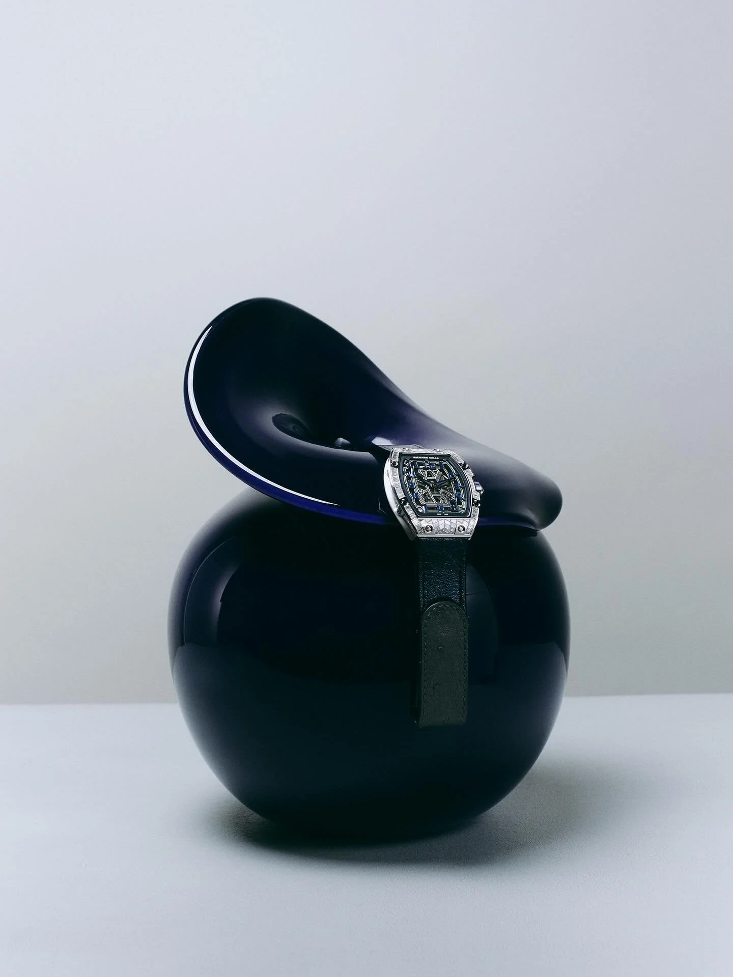 Object 04, Liquid Landscapes collection, with a @richardmille watch.
For @ad_magazine 

R&eacute;alisation @itsmeannabusch 
Photos @paulllackner