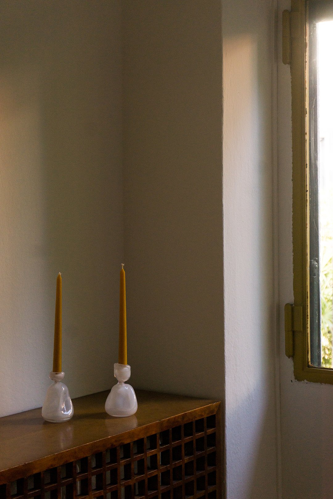 candle holder opaline white small