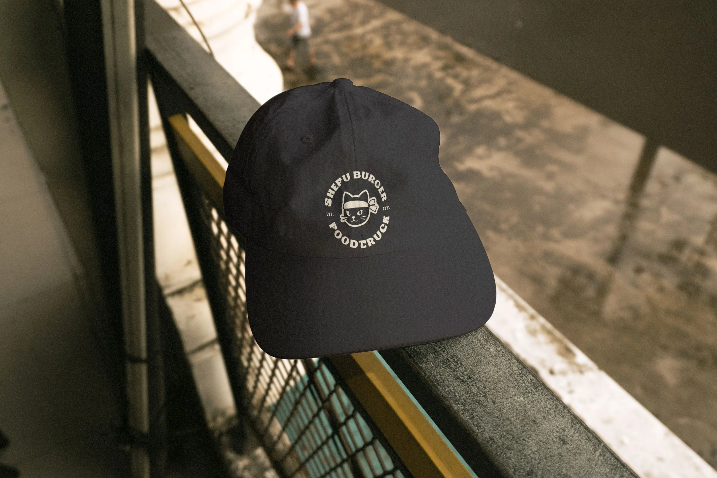 Shefu-Burger-restaurant-foodtruck-studio-yama-nantes-casquette-chat.jpg