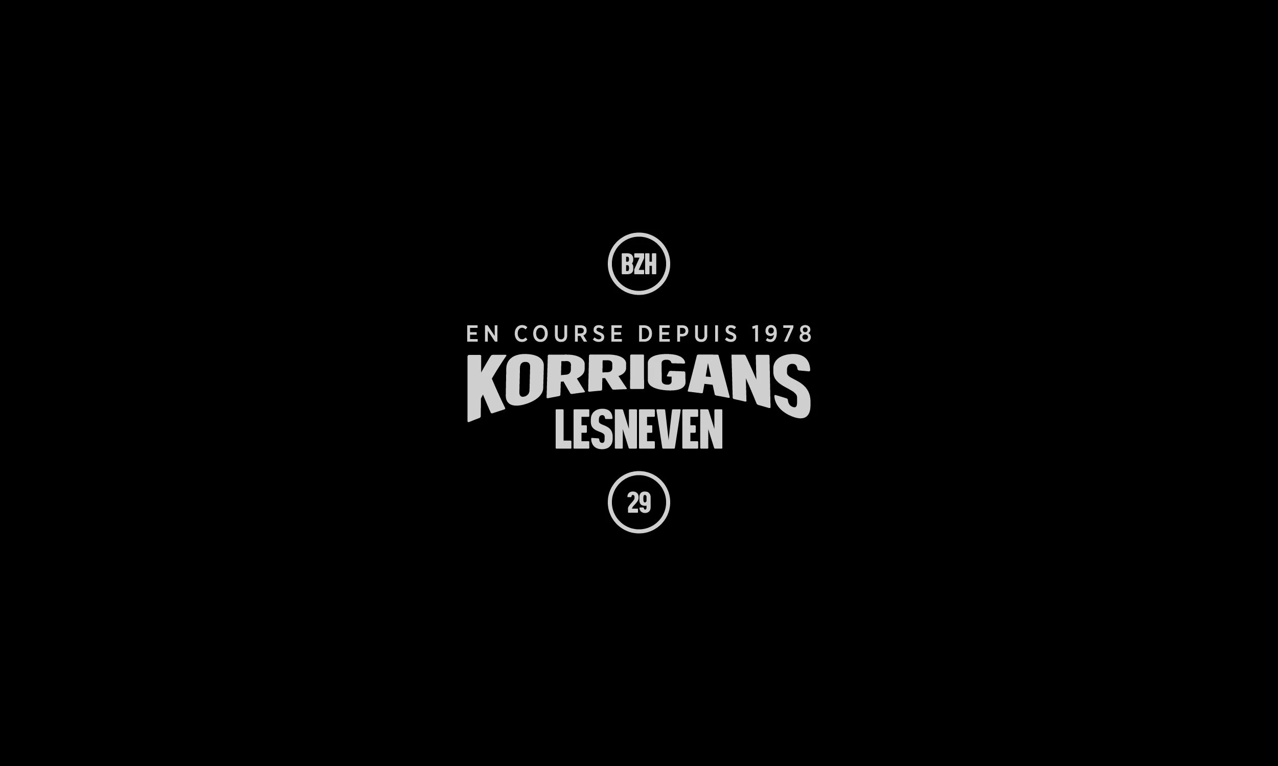 Identité visuelle et logo du club de course Korrigans Lesneven, dans le Finistère — création Studio Yama