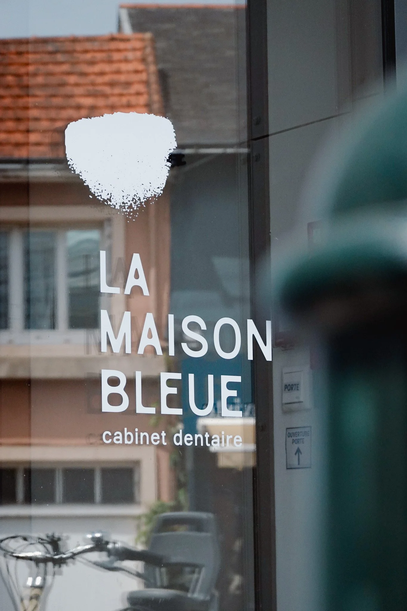 La-Maison-Bleue-Cabinet-dentaire-Studio-Yama-Nantes-Logo-Graphiste-Communication-1.jpg