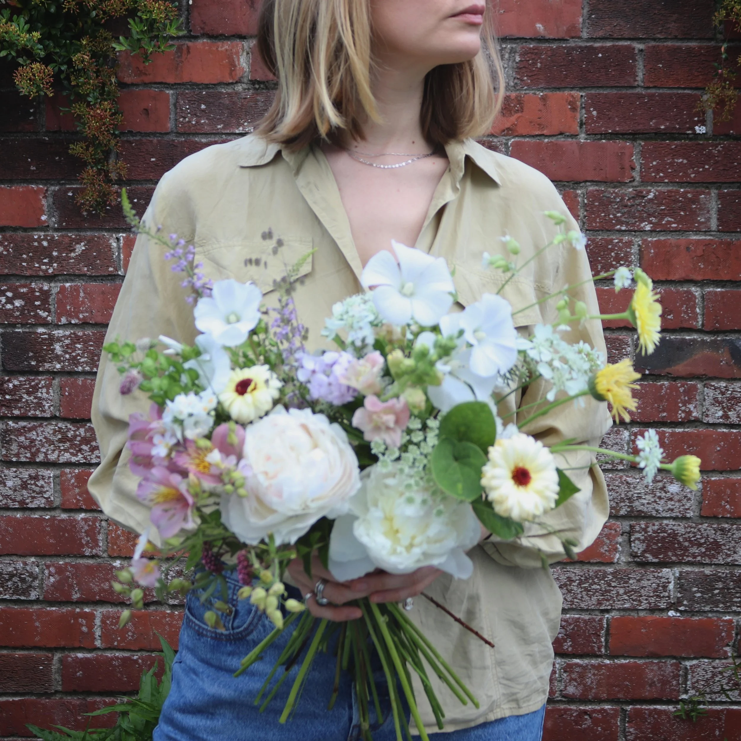 F.E.R offers wedding floral designs that are naturally led by the seasons, and are intentionally designed for you. From intimate ceremony setups to full reception installations. 

__
Featuring a seasonal bridal bouquet and matching buttonhole.

How t