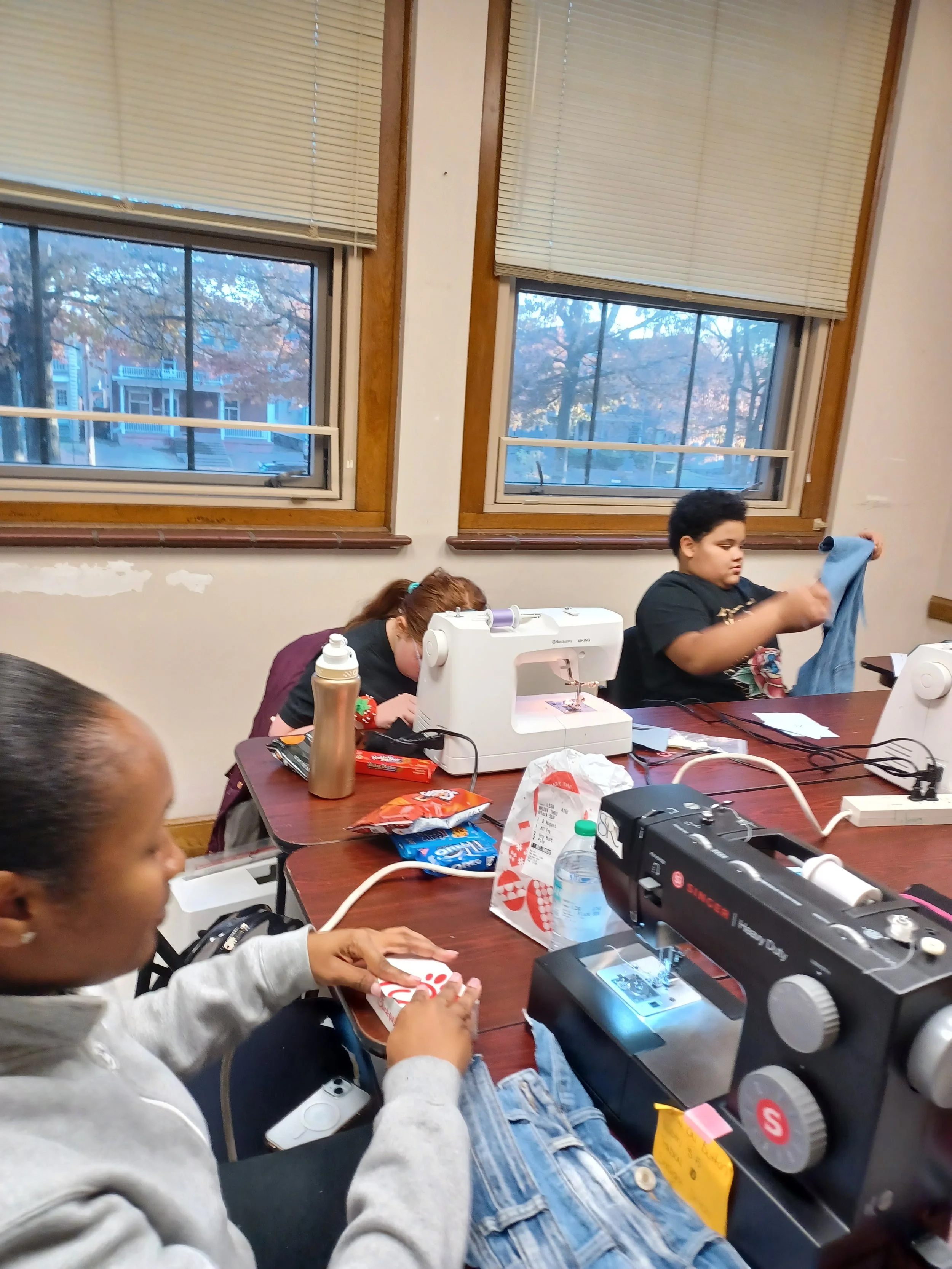  At Strong Vincent Middle School, teaching artist Ja’Leesa Williams of Sew Royalty is working with students in an after school sewing and embroidery program. 