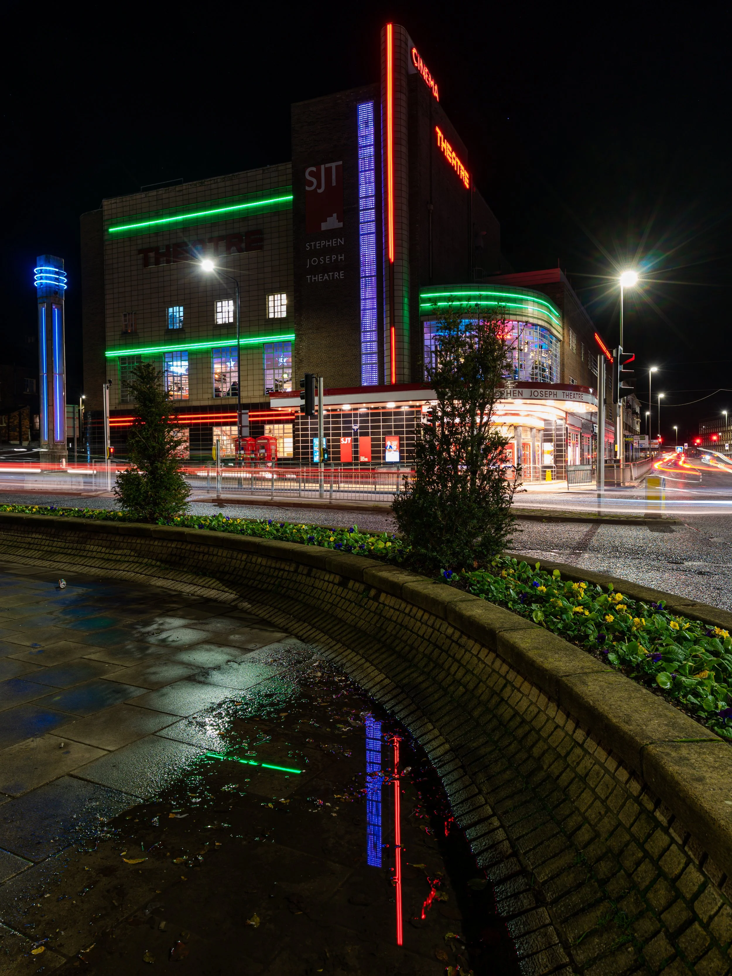 ScarboroughLights_20251212_WanderingPhotography_ToweringIllumination_ScarbHighStreet_002.jpg