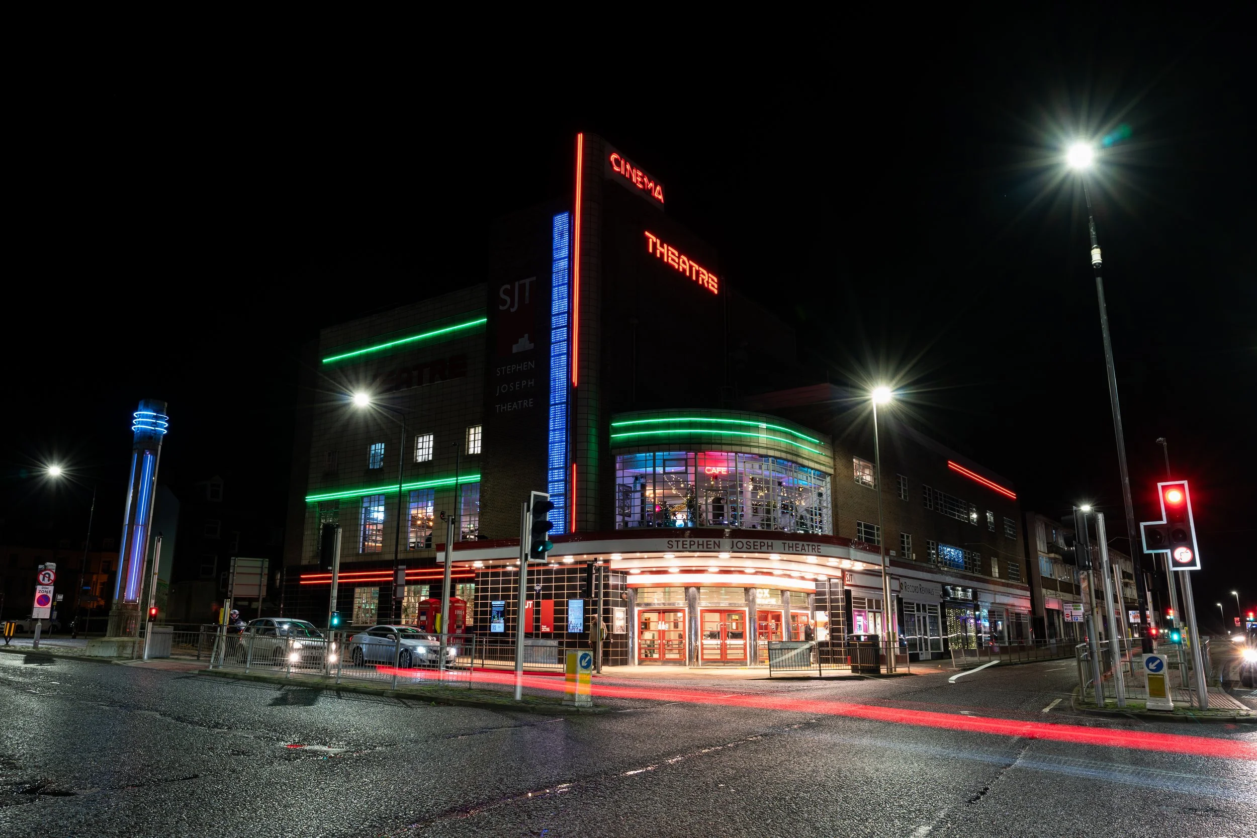 ScarboroughLights_20251212_WanderingPhotography_ToweringIllumination_ScarbHighStreet_006.jpg