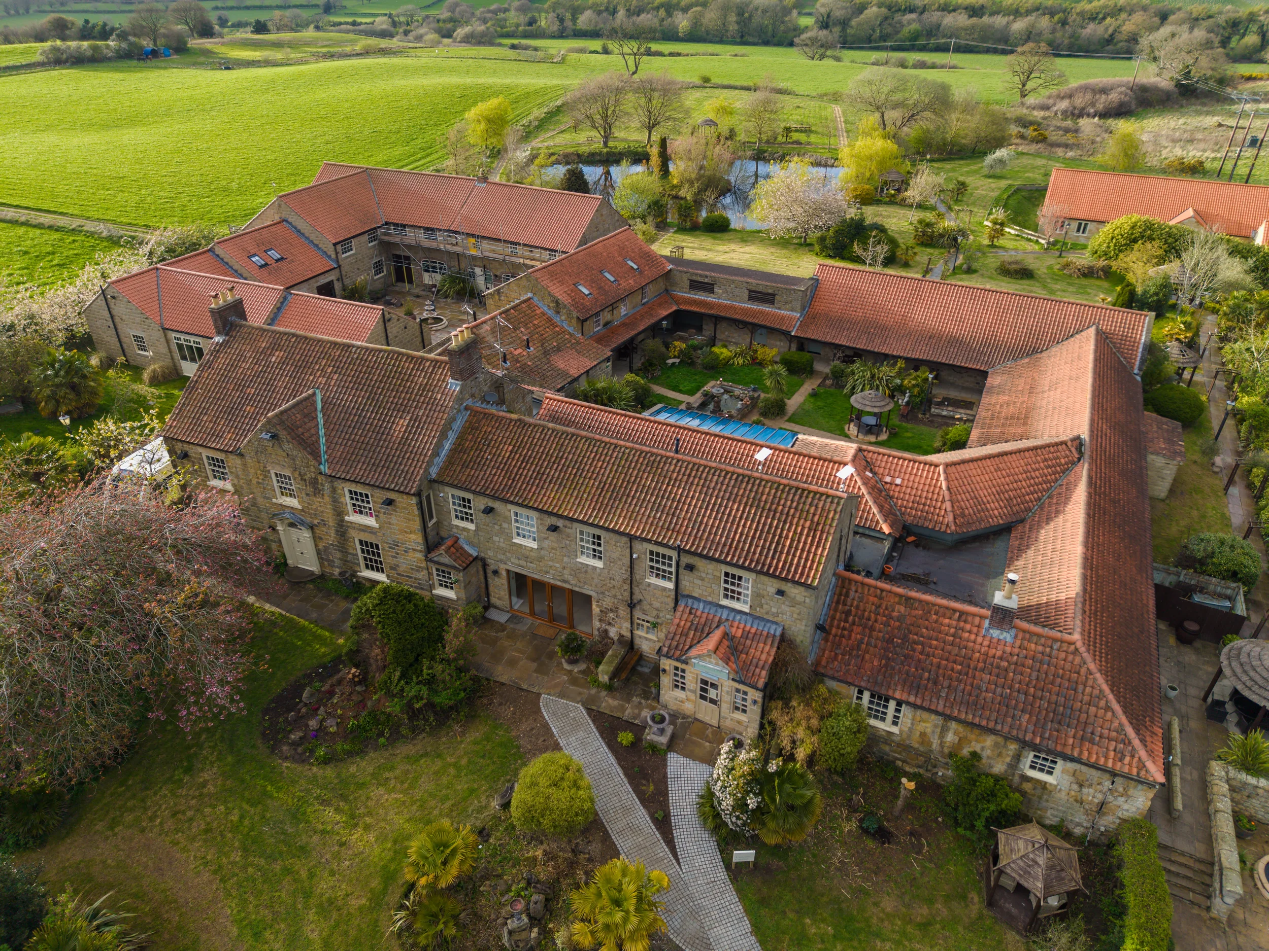 dji_fly_20260412_184418_0111_1776016522543_photo.webp