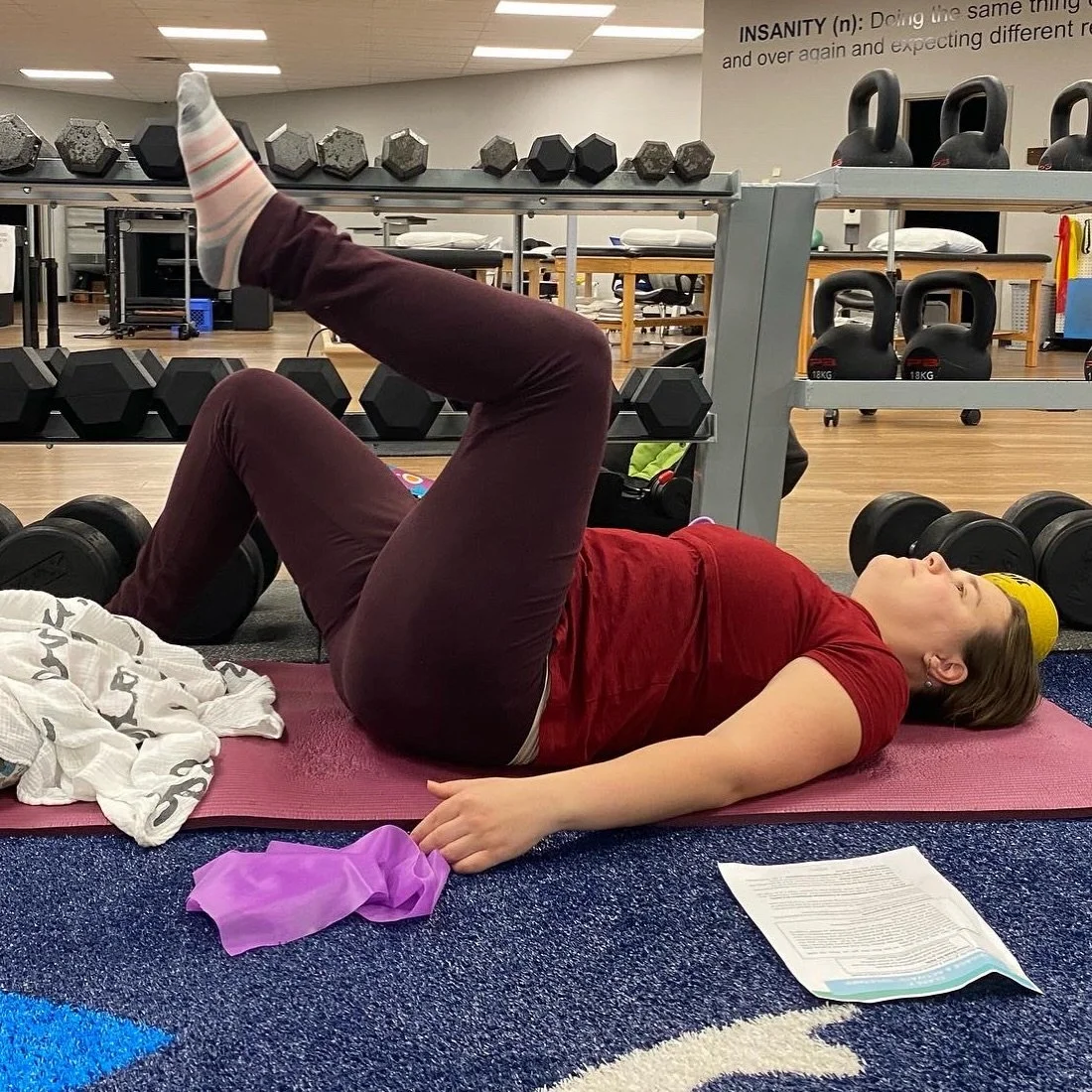 Week one of Postpartum Recovery&reg;️: Supine March. One small movement with big goals! 
Let&rsquo;s break that down: 
1) finding neutral posture, where the rib cage hovers over the pelvis, even in the supine position 
2) using our breath, connect to