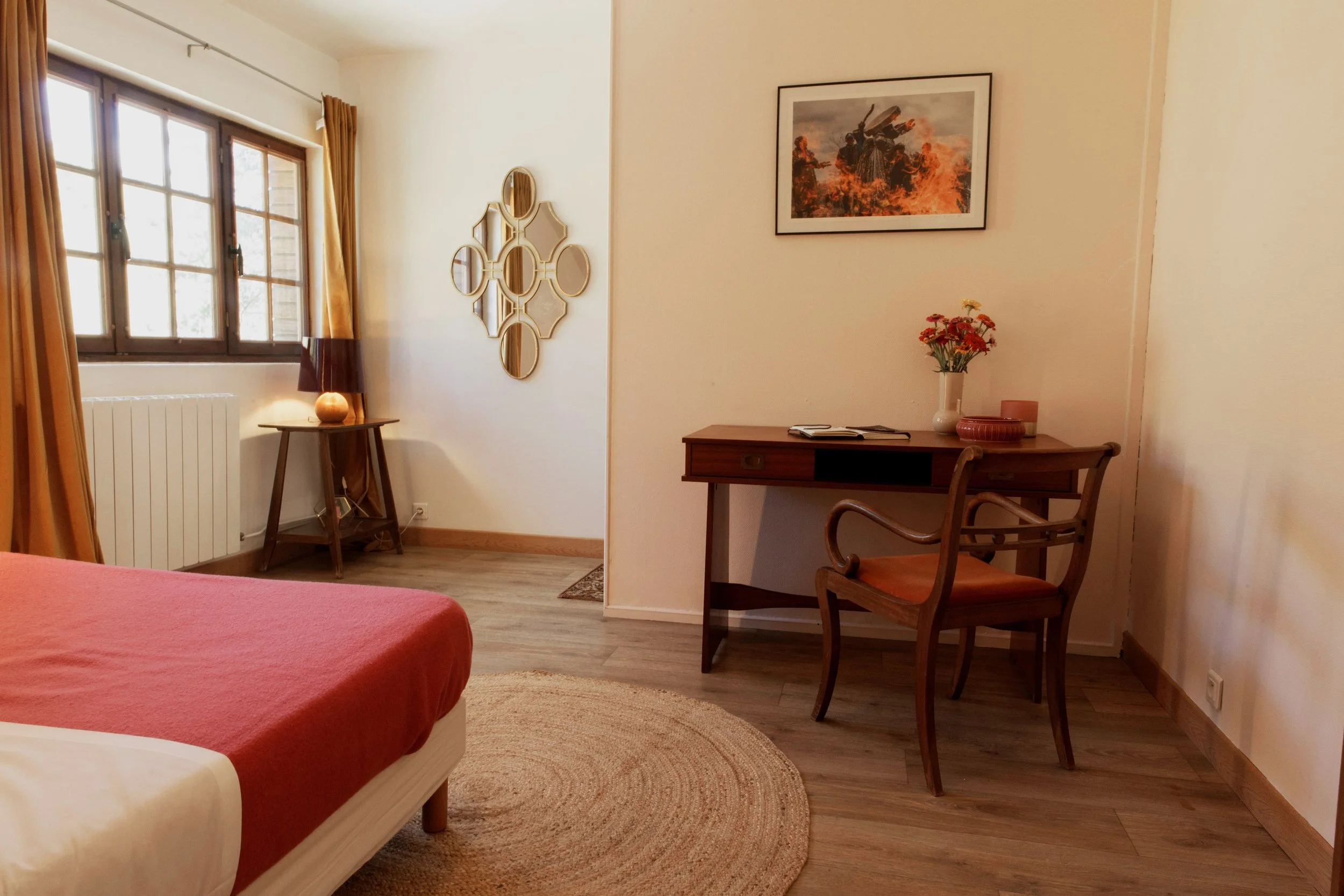 relfections room desk 5-smaller.jpg