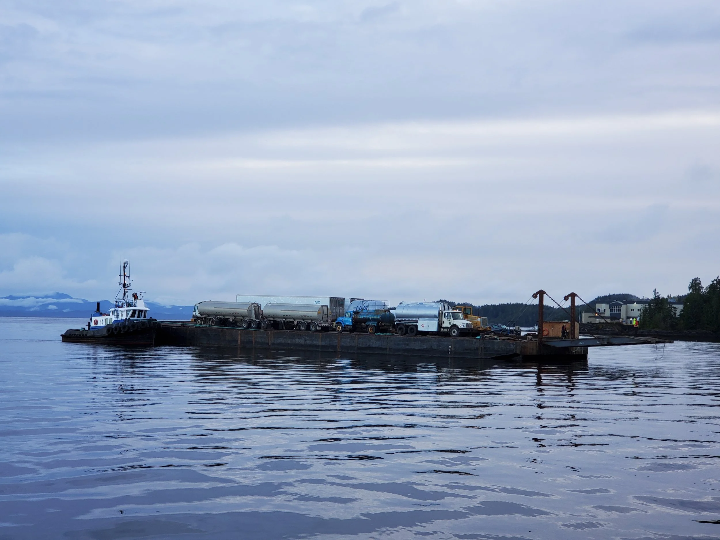 Regent and Miller 206 coming to offload.jpg