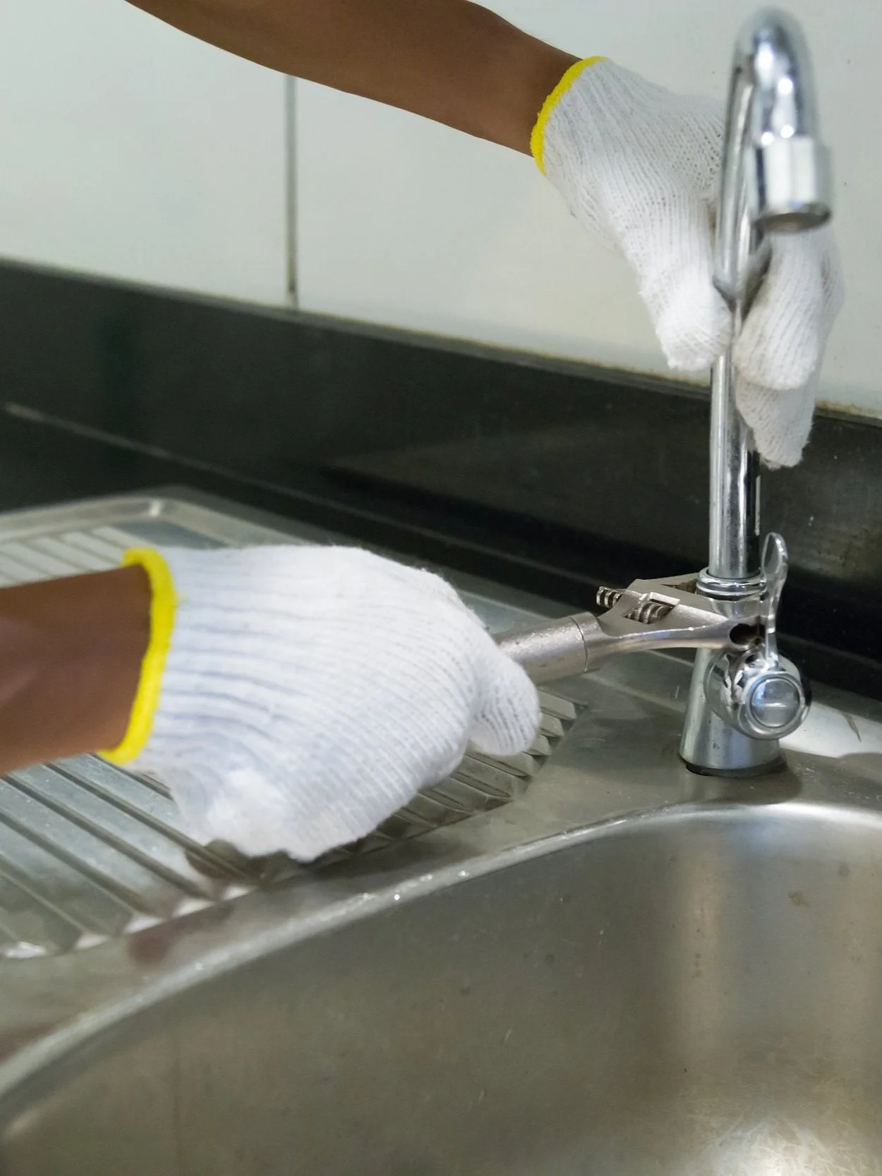 plumber, Jacksonville, faucet repair, leaking pipe