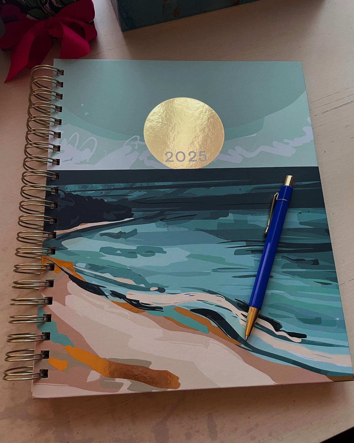 Today&rsquo;s @writer.friends.challenge asks us to share a planner or notebook. I&rsquo;ve always been a planner, and love crossing things off my &ldquo;to do&rdquo; list. Last year, I switched things up and didn&rsquo;t buy a planner. I wanted to ta