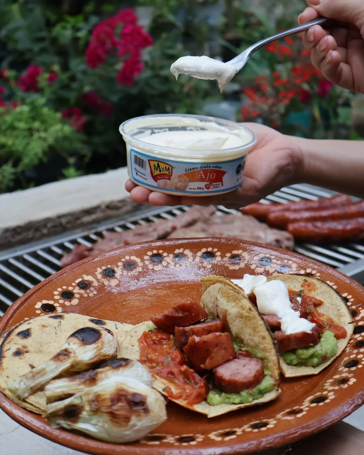 🔥Unos buenos tacos y el asador encendido&hellip; &iquest;qu&eacute; m&aacute;s se puede pedir?🧄🌮

Ponle ese toque final con nuestra crema de ajo y convierte una tarde de tacos, una carne asada con amigos o una comida en familia en algo memorable.
