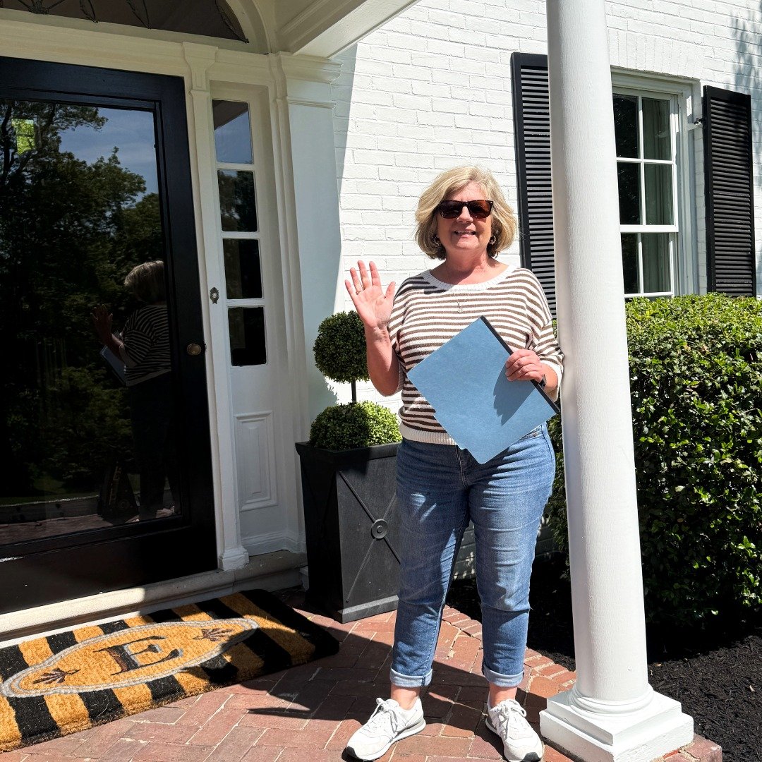 At Whitehouse Residential &amp; Commercial Painting, we believe the job isn't finished until you're completely satisfied.

That's why every project ends with a final walk-through. Together, we'll inspect the finished work, answer any questions, and a