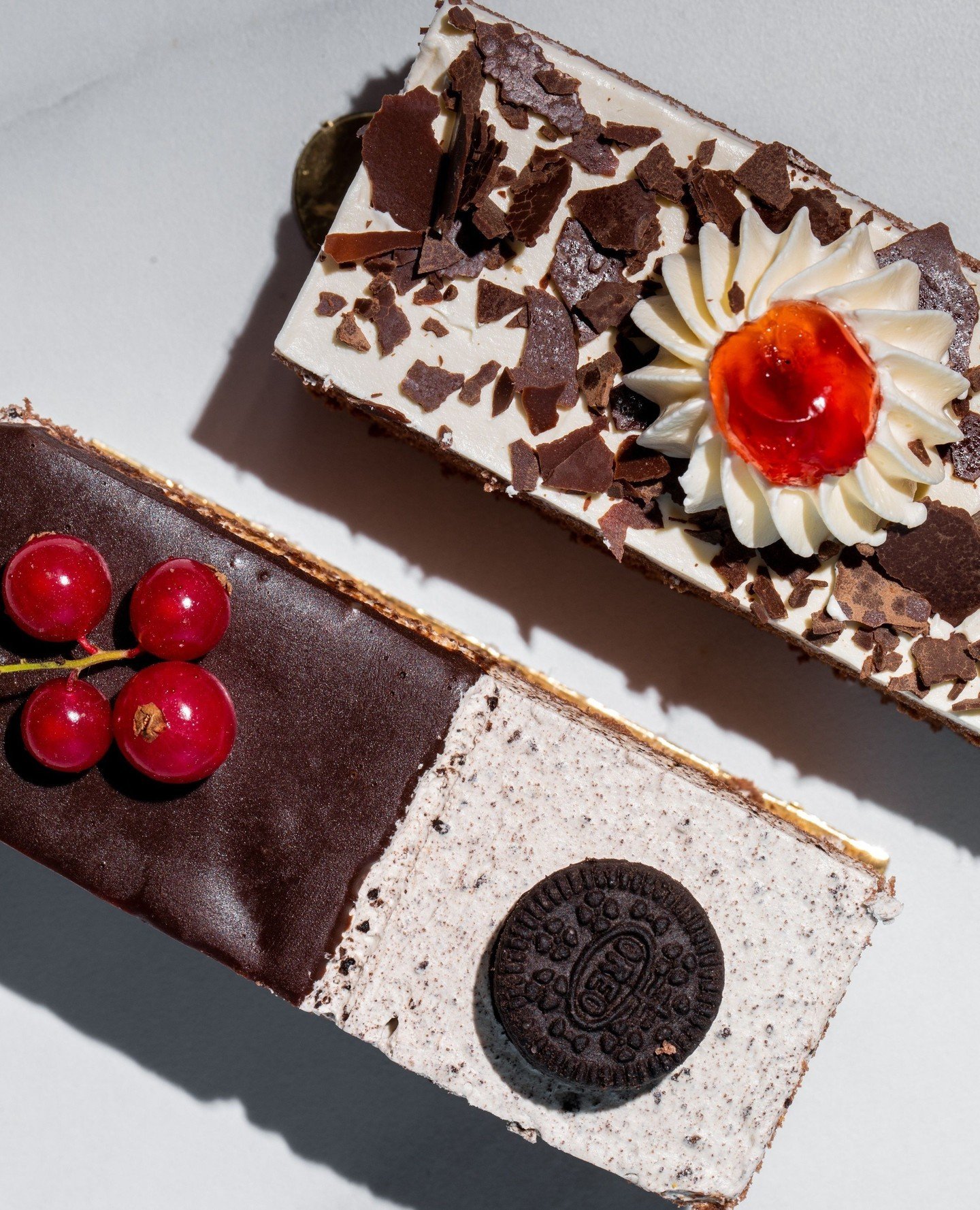 Dive into the depths of chocolate bliss with a luscious Black Forest cake slice or surrender to the crunchy creaminess of an Oreo cake slice. Which cake slice would you choose?🤔 Comment down below!⁠
⁠
Available at selected stores.⁠
.⁠
.⁠
.⁠
#chocobe