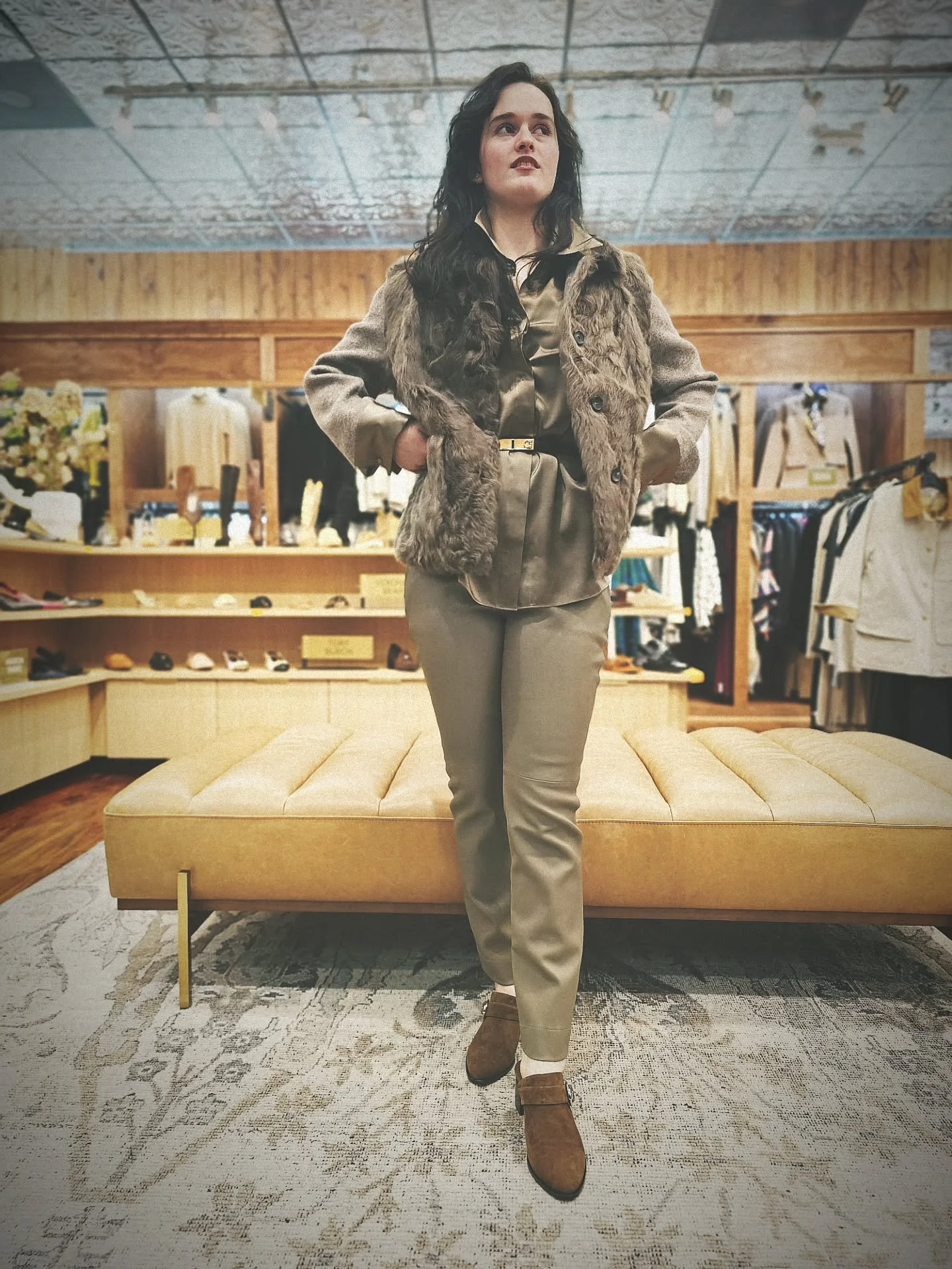 When your outfit says &lsquo;fall,&rsquo; but make it fashion. 🍂🍁🍂

#visithighlandsnc #highlandsnc #highlandsnorthcarolina #blueridgemountains #fallfashion #shopsmall #shoplocal