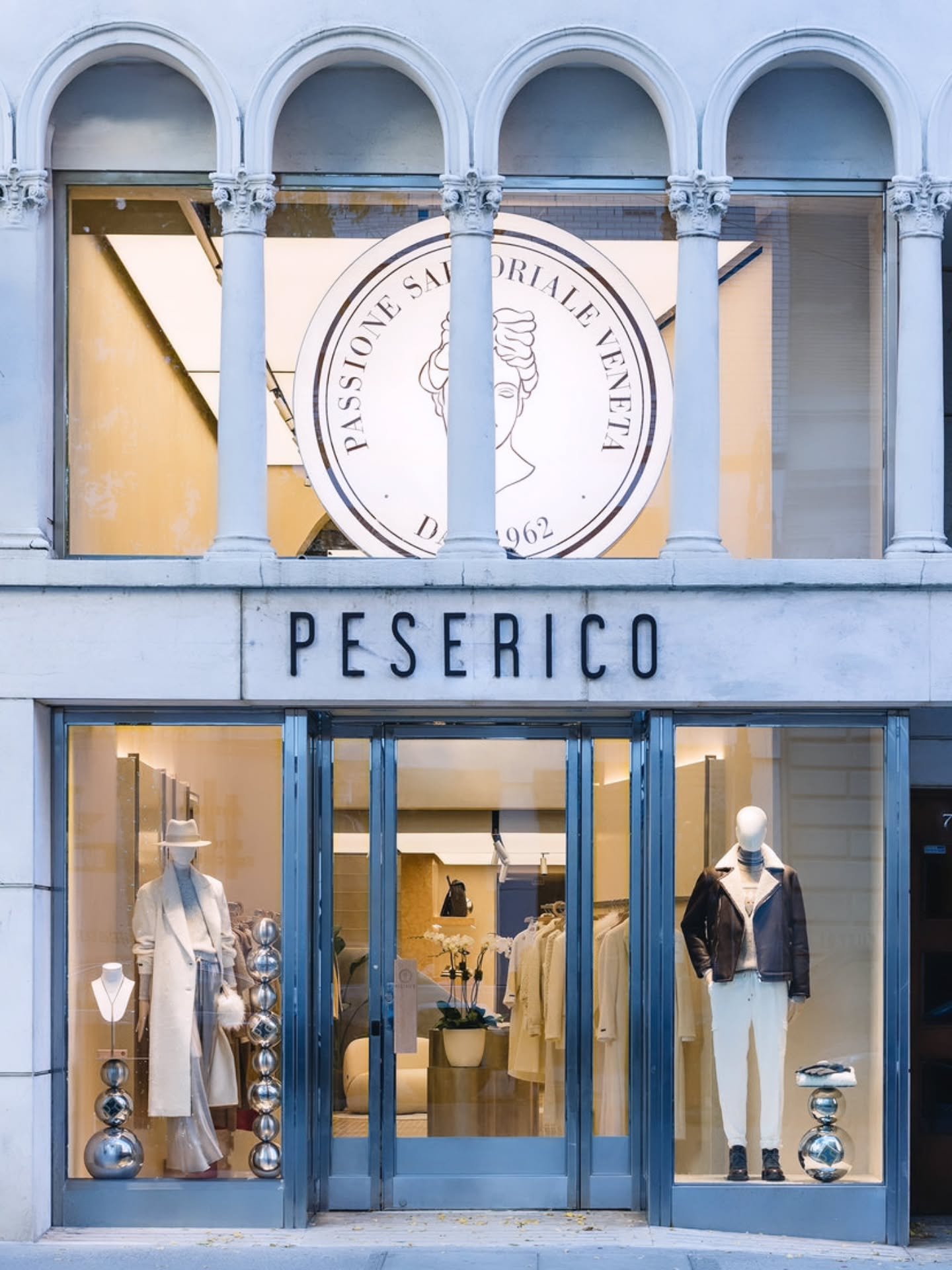 New to Rosenthals @peserico_official 

Peserico combines the best of Venetian tailoring tradition with an innovative approach, maintaining a completely Made in Italy production to create exclusive garments with timeless appeal.

Italy awaits 🤌
