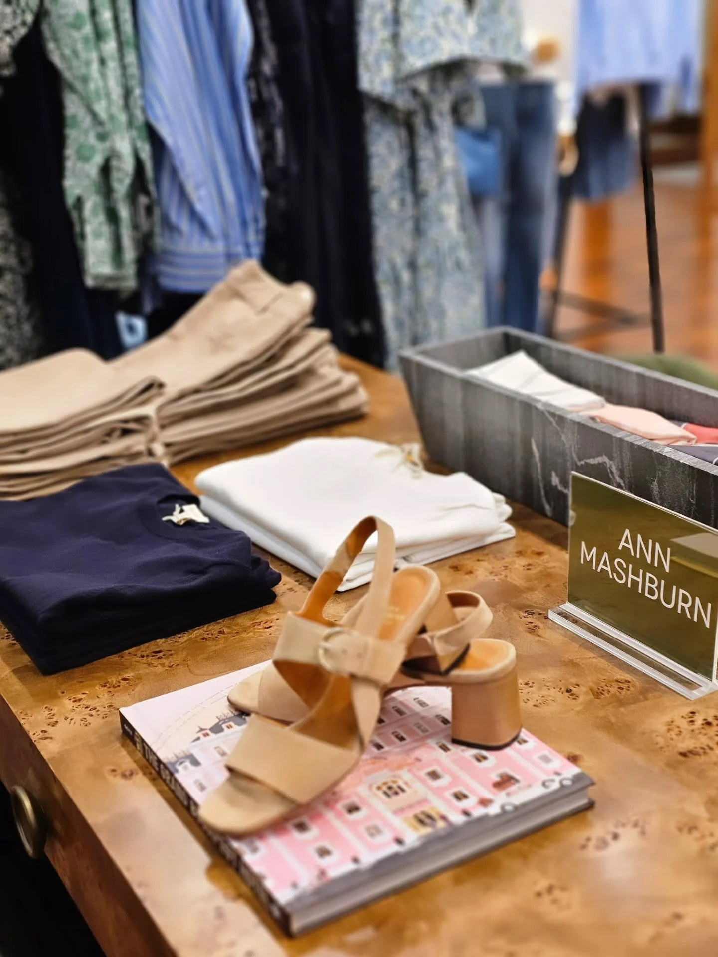 Our favorite ATL based brand @annmashburn delivers that seamless mountain to city vibe.
