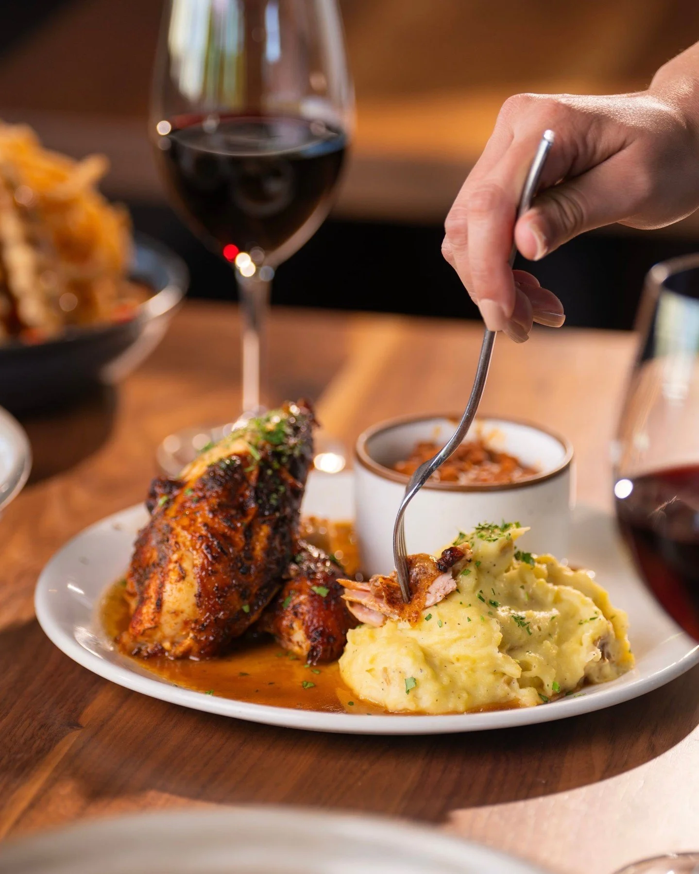 Slow-roasted to lock in every ounce of flavor 🔥🍗
Our Oven-Roasted Chicken is a true showstopper &mdash; juicy, aromatic, and unforgettable. 🤤✨

📍 Oliver&rsquo;s Modern American 

Sun - Thurs ➡️ 4:00pm - 10:00pm
Fri - Sat ➡️ 4:00pm - 11:00pm

📍 3