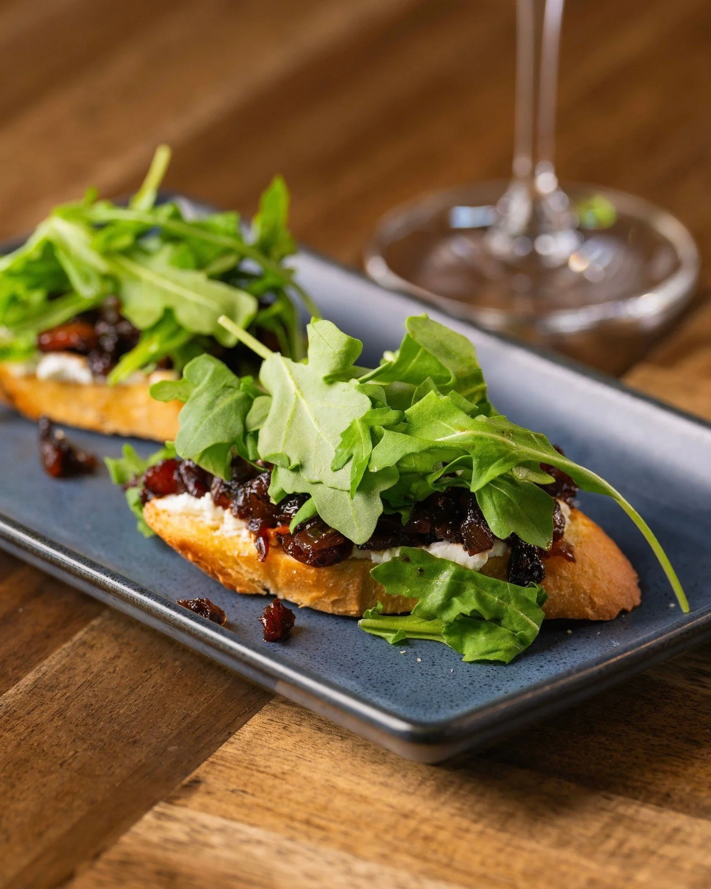 We&rsquo;re just minutes away from kicking off our Wine Pairing Dinner at the Chef&rsquo;s Table. 🍷✨

A night of flavor, craft, and unforgettable moments begins now.

📍 Oliver&rsquo;s Modern American 

Sun - Thurs ➡️ 4:00pm - 10:00pm
Fri - Sat ➡️ 4